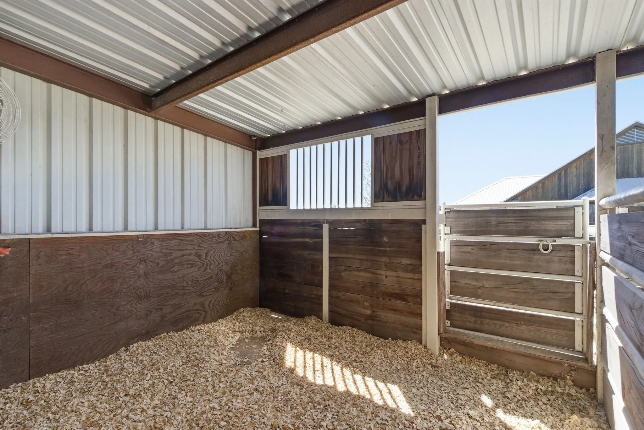 Farm For Sale in Erath County , 404 Private Road 1562, Stephenville, Texas 76401, 3 Bedroom, 4 Bathroom, Garage spaces, 3,107 Sqft, built in 2005, mls#21215685, Real Estate Agent in Stephenville, Homes For Sale in Erath county, Homes For Sale in Stephenville, Realtor in Stephenville Texas, Real Estate Brokerage Independent Realty Texas, Luminita Cordes Realtor