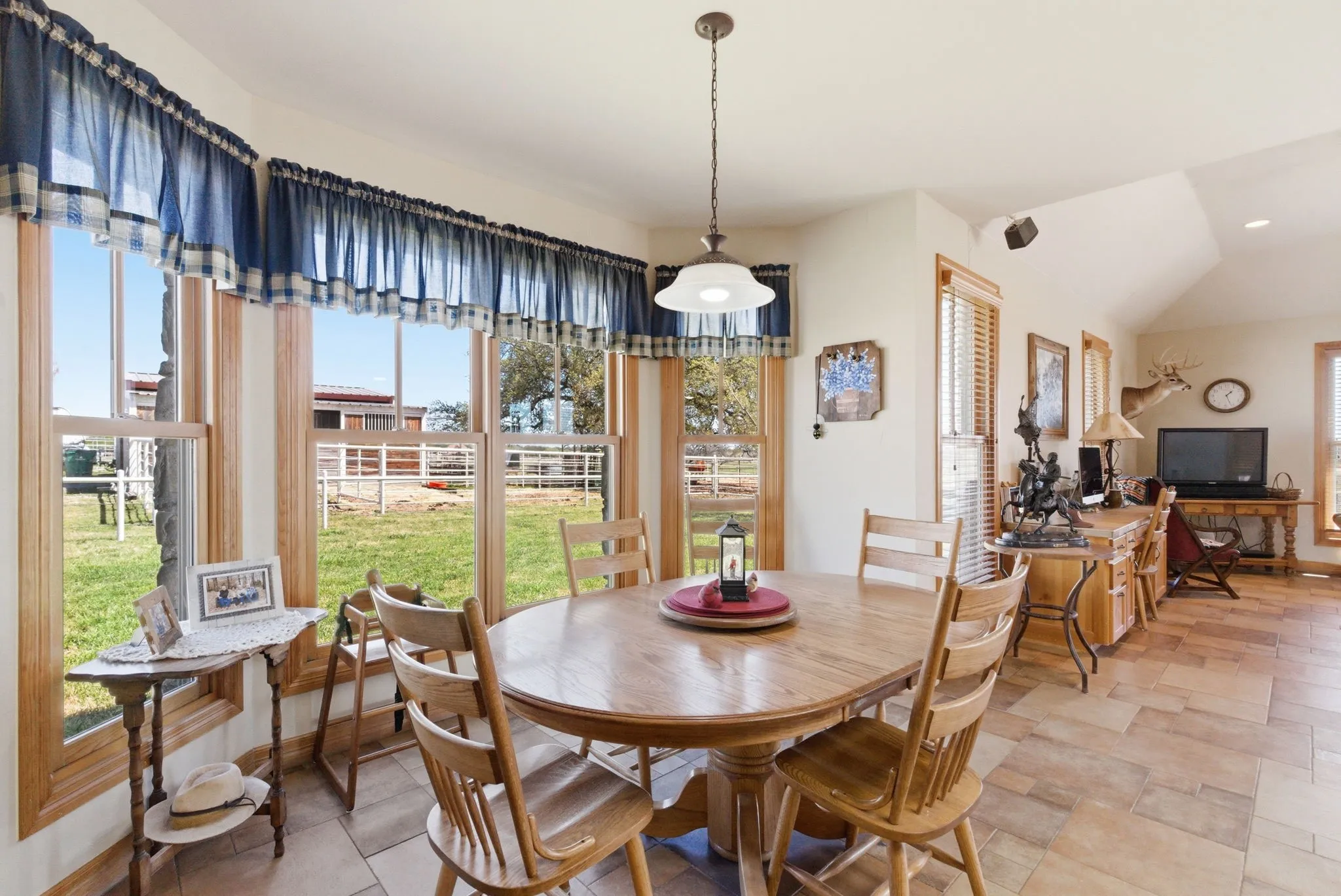 Farm For Sale in Erath County , 404 Private Road 1562, Stephenville, Texas 76401, 3 Bedroom, 4 Bathroom, Garage spaces, 3,107 Sqft, built in 2005, mls#21215685, Real Estate Agent in Stephenville, Homes For Sale in Erath county, Homes For Sale in Stephenville, Realtor in Stephenville Texas, Real Estate Brokerage Independent Realty Texas, Luminita Cordes Realtor
