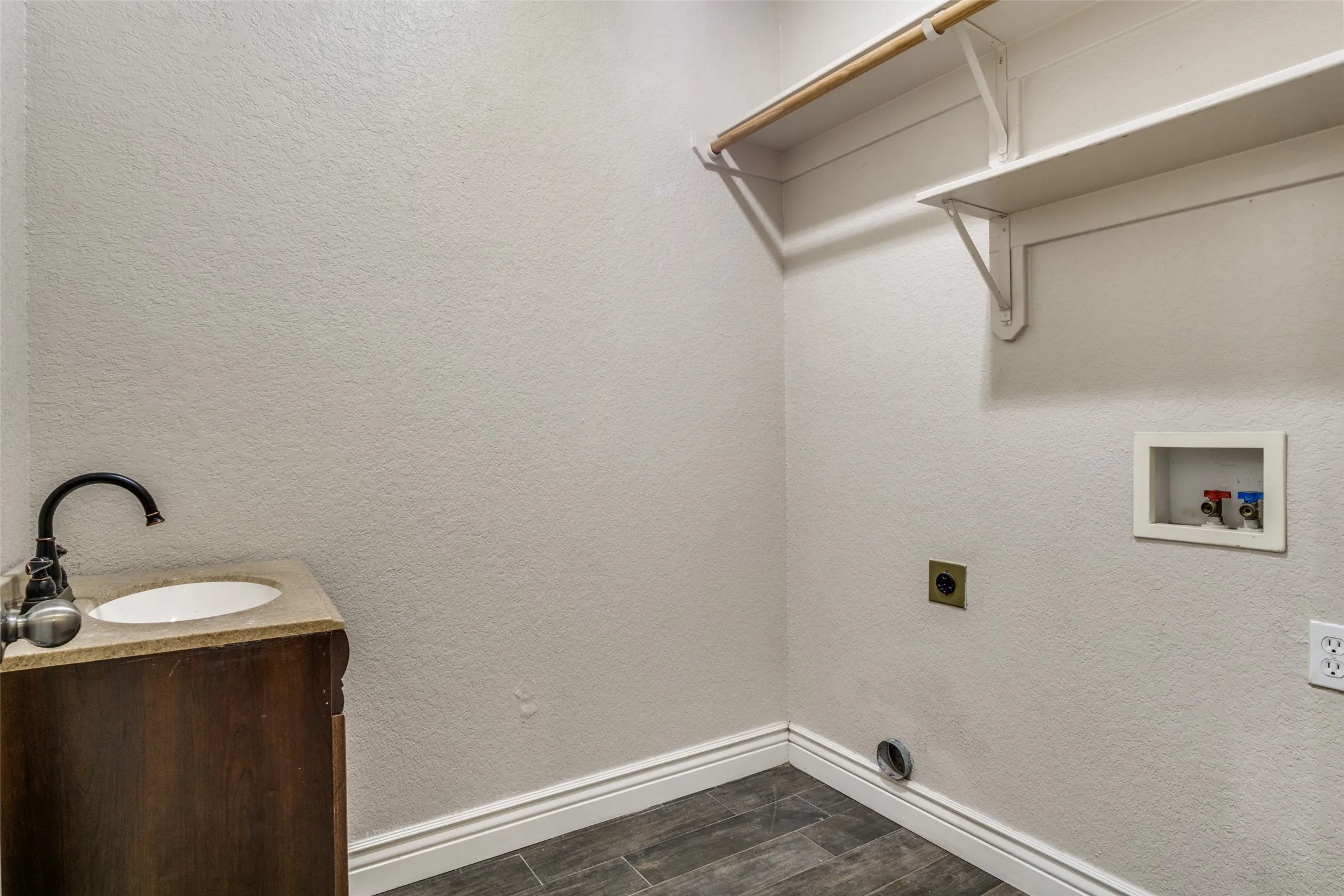 Duplex For Sale in Parker County , 101 Oakwood Drive, Weatherford, Texas 76086, 5 Bedroom, 5 Bathroom, 3 Garage spaces, 0 Sqft, built in 2002, Preowned, mls#21221676, Real Estate Agent in Weatherford, Homes For Sale in Parker county, Homes For Sale in Weatherford, Realtor in Weatherford Texas, Real Estate Brokerage Independent Realty Texas, Luminita Cordes Realtor