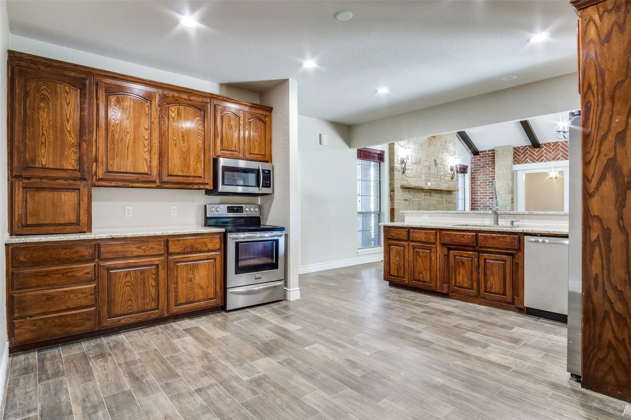 Duplex For Sale in Parker County , 101 Oakwood Drive, Weatherford, Texas 76086, 5 Bedroom, 5 Bathroom, 3 Garage spaces, 0 Sqft, built in 2002, Preowned, mls#21221676, Real Estate Agent in Weatherford, Homes For Sale in Parker county, Homes For Sale in Weatherford, Realtor in Weatherford Texas, Real Estate Brokerage Independent Realty Texas, Luminita Cordes Realtor