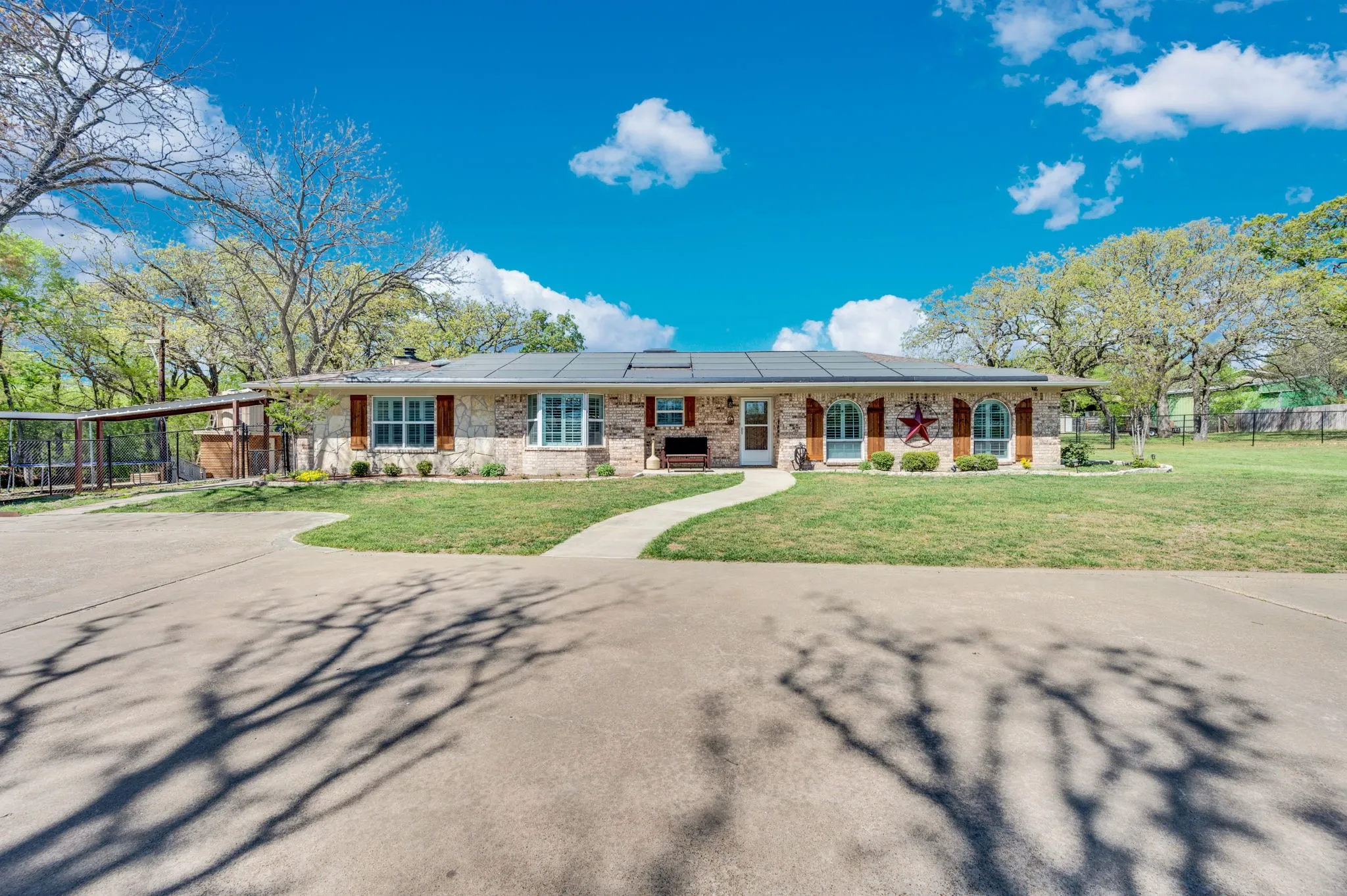 Single Family Residence For Sale in Parker County , 2263 Dicey Road, Weatherford, Texas 76085, 4 Bedroom, 3 Bathroom, 2 Garage spaces, 2,395 Sqft, built in 1977, Preowned, mls#21221093, Real Estate Agent in Weatherford, Homes For Sale in Parker county, Homes For Sale in Weatherford, Realtor in Weatherford Texas, Real Estate Brokerage Independent Realty Texas, Luminita Cordes Realtor
