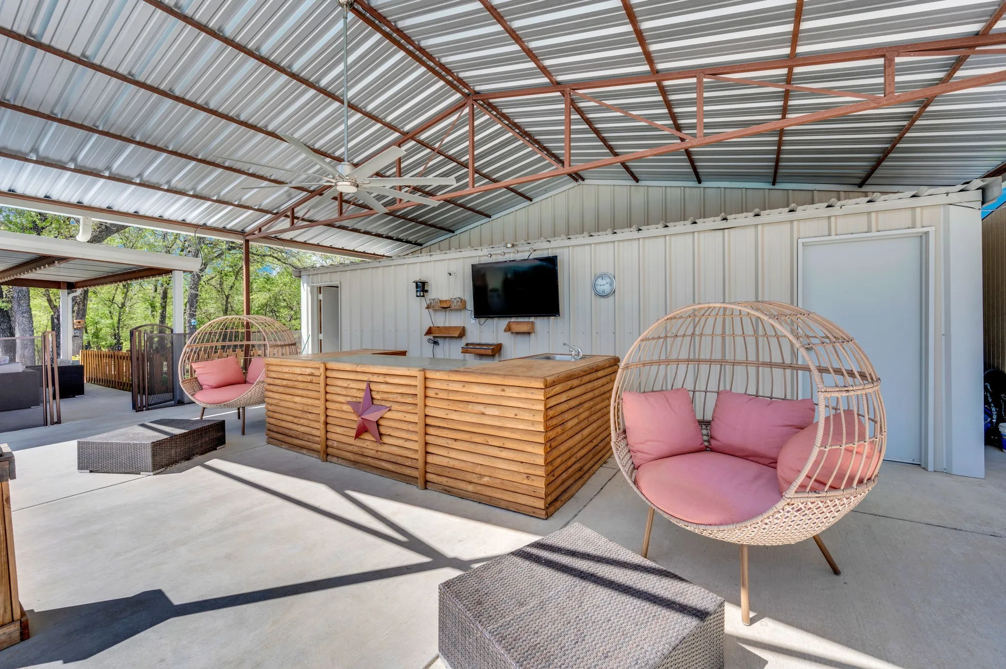 Single Family Residence For Sale in Parker County , 2263 Dicey Road, Weatherford, Texas 76085, 4 Bedroom, 3 Bathroom, 2 Garage spaces, 2,395 Sqft, built in 1977, Preowned, mls#21221093, Real Estate Agent in Weatherford, Homes For Sale in Parker county, Homes For Sale in Weatherford, Realtor in Weatherford Texas, Real Estate Brokerage Independent Realty Texas, Luminita Cordes Realtor