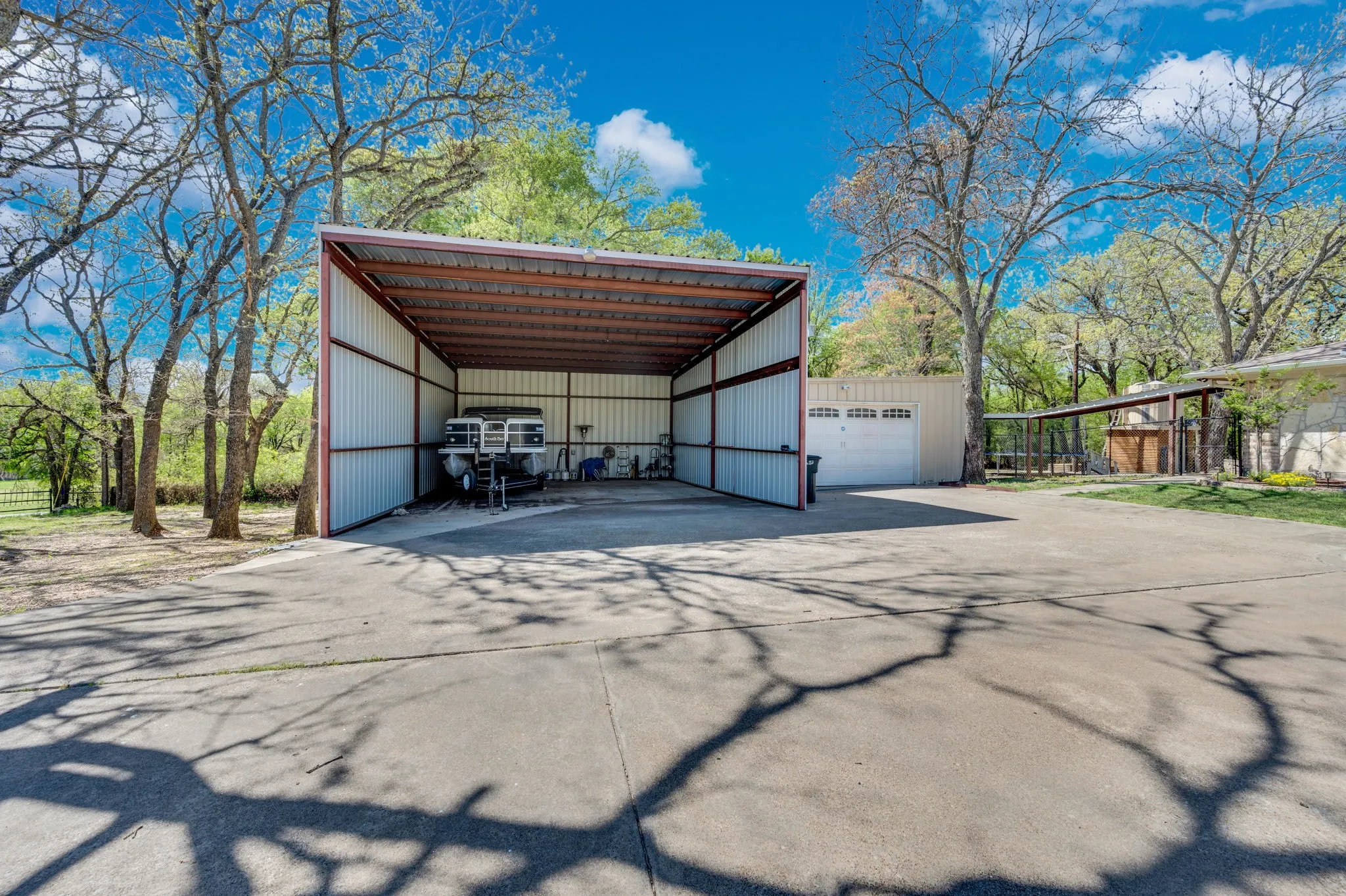 Single Family Residence For Sale in Parker County , 2263 Dicey Road, Weatherford, Texas 76085, 4 Bedroom, 3 Bathroom, 2 Garage spaces, 2,395 Sqft, built in 1977, Preowned, mls#21221093, Real Estate Agent in Weatherford, Homes For Sale in Parker county, Homes For Sale in Weatherford, Realtor in Weatherford Texas, Real Estate Brokerage Independent Realty Texas, Luminita Cordes Realtor