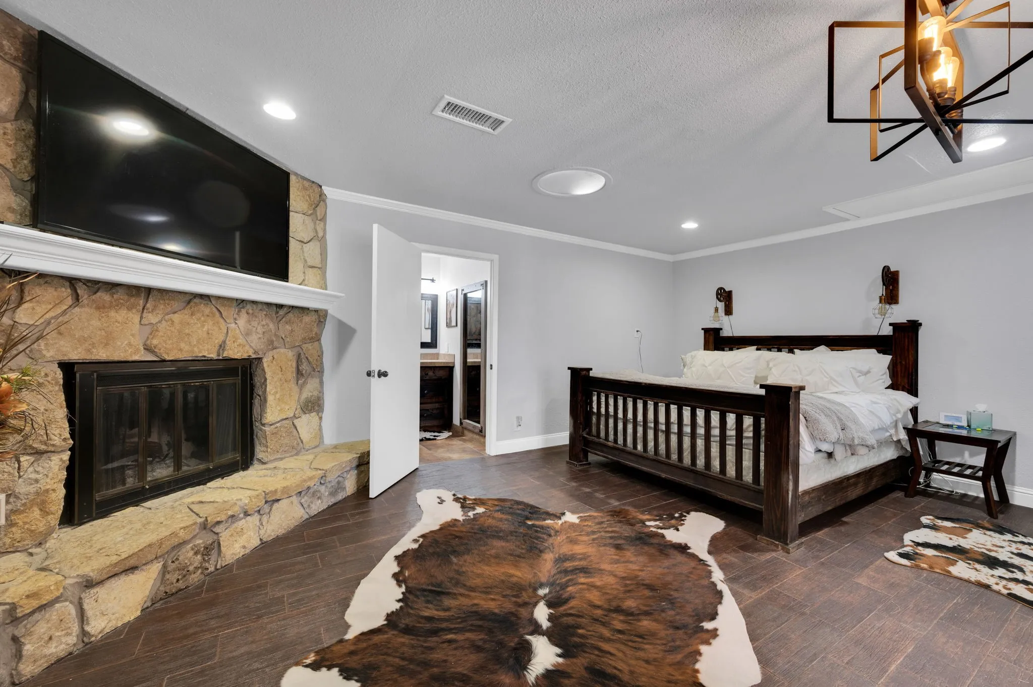 Single Family Residence For Sale in Parker County , 2263 Dicey Road, Weatherford, Texas 76085, 4 Bedroom, 3 Bathroom, 2 Garage spaces, 2,395 Sqft, built in 1977, Preowned, mls#21221093, Real Estate Agent in Weatherford, Homes For Sale in Parker county, Homes For Sale in Weatherford, Realtor in Weatherford Texas, Real Estate Brokerage Independent Realty Texas, Luminita Cordes Realtor