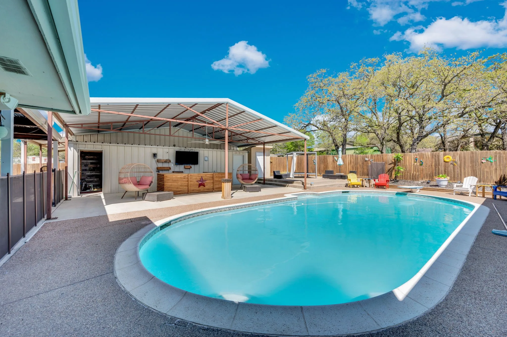 Single Family Residence For Sale in Parker County , 2263 Dicey Road, Weatherford, Texas 76085, 4 Bedroom, 3 Bathroom, 2 Garage spaces, 2,395 Sqft, built in 1977, Preowned, mls#21221093, Real Estate Agent in Weatherford, Homes For Sale in Parker county, Homes For Sale in Weatherford, Realtor in Weatherford Texas, Real Estate Brokerage Independent Realty Texas, Luminita Cordes Realtor