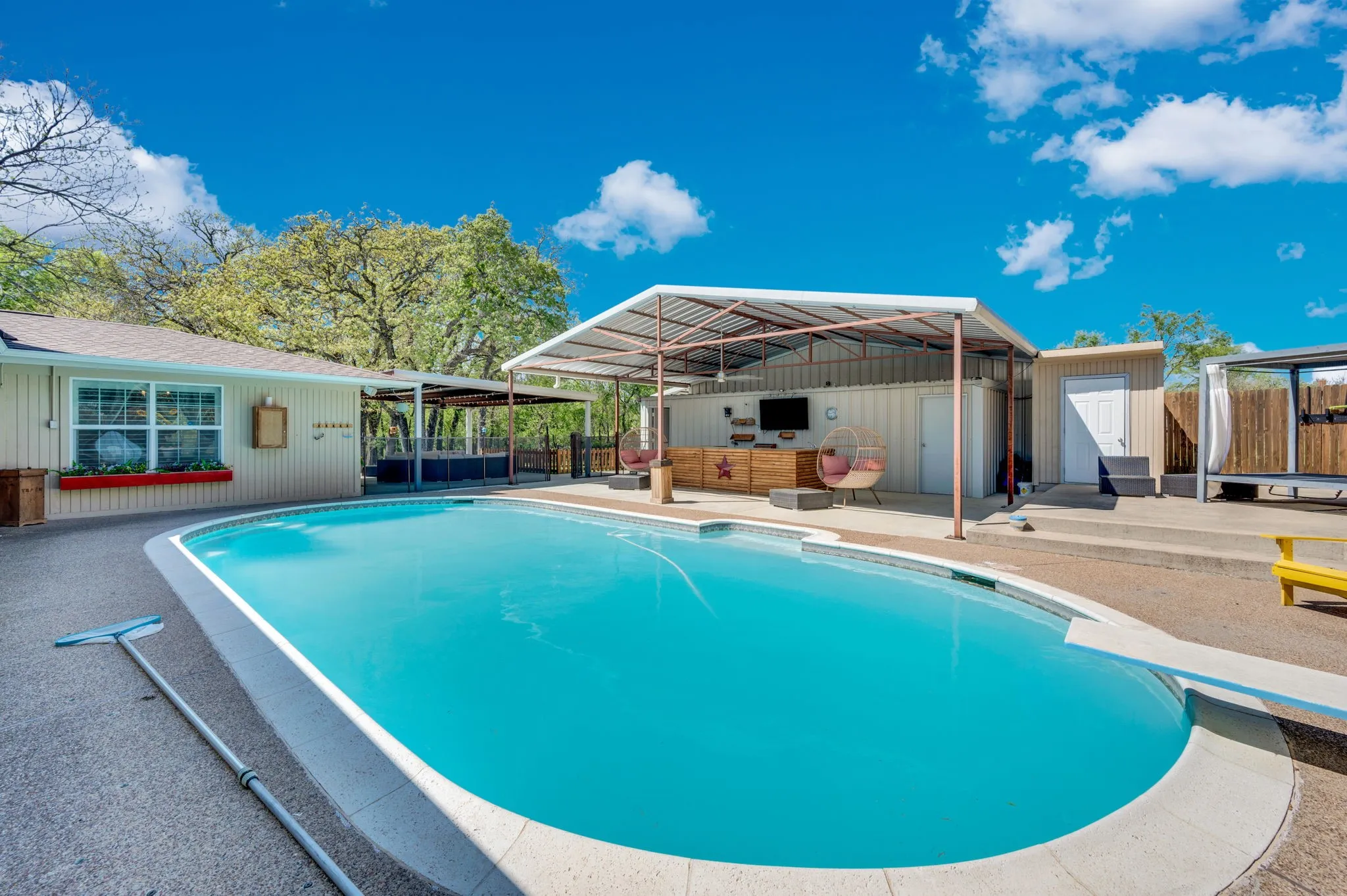 Single Family Residence For Sale in Parker County , 2263 Dicey Road, Weatherford, Texas 76085, 4 Bedroom, 3 Bathroom, 2 Garage spaces, 2,395 Sqft, built in 1977, Preowned, mls#21221093, Real Estate Agent in Weatherford, Homes For Sale in Parker county, Homes For Sale in Weatherford, Realtor in Weatherford Texas, Real Estate Brokerage Independent Realty Texas, Luminita Cordes Realtor