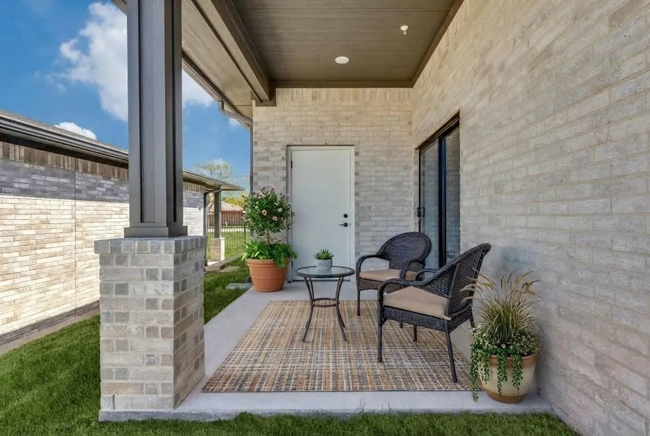 Apartment For Rent in Tarrant County , 820 W Mc Leroy Boulevard 2021, Saginaw, Texas 76179, 1 Bedroom, 1 Bathroom, Garage spaces, 794 Sqft, built in 2025, Price $3,195, mls#21220000, Real Estate Agent in Saginaw, Homes For Rent in Tarrant county, Homes For Rent in Saginaw, Realtor in Saginaw Texas, Real Estate Brokerage Independent Realty Texas, Luminita Cordes Realtor