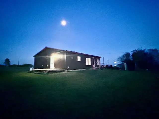 Manufactured Home For Sale in Erath County , 13429 Fm 914, Stephenville, Texas 76401, 3 Bedroom, 2 Bathroom, Garage spaces, 1,080 Sqft, built in 2008, mls#21218818, Real Estate Agent in Stephenville, Homes For Sale in Erath county, Homes For Sale in Stephenville, Realtor in Stephenville Texas, Real Estate Brokerage Independent Realty Texas, Luminita Cordes Realtor