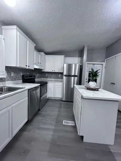 Manufactured Home For Sale in Erath County , 13429 Fm 914, Stephenville, Texas 76401, 3 Bedroom, 2 Bathroom, Garage spaces, 1,080 Sqft, built in 2008, mls#21218818, Real Estate Agent in Stephenville, Homes For Sale in Erath county, Homes For Sale in Stephenville, Realtor in Stephenville Texas, Real Estate Brokerage Independent Realty Texas, Luminita Cordes Realtor