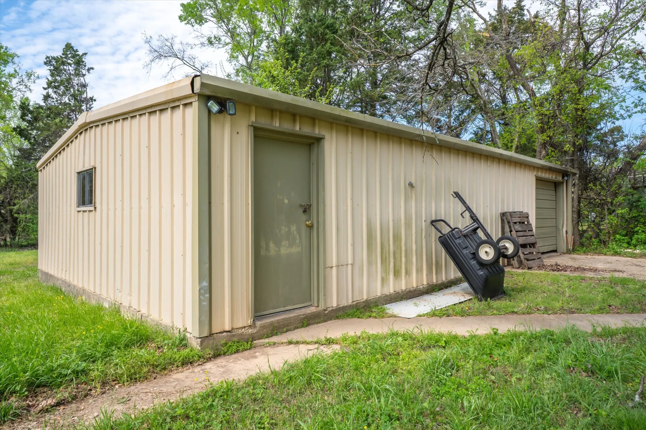 Additional storage or prep building