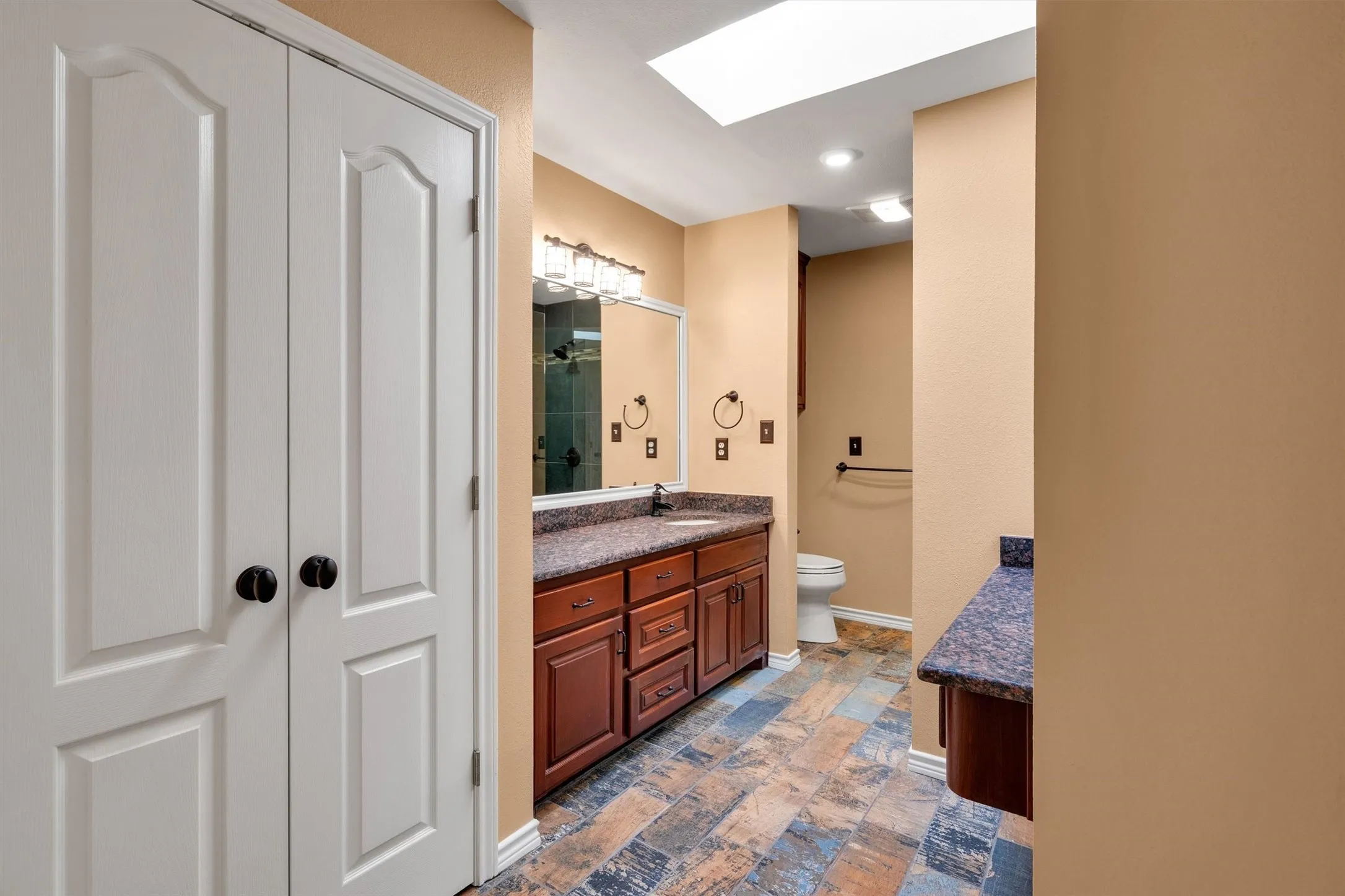 Single Family Residence For Sale in Parker County , 6206 S Fm 730, Azle, Texas 76020, 4 Bedroom, 4 Bathroom, 2 Garage spaces, 3,348 Sqft, built in 2000, Preowned, mls#21221417, Real Estate Agent in Azle, Homes For Sale in Parker county, Homes For Sale in Azle, Realtor in Azle Texas, Real Estate Brokerage Independent Realty Texas, Luminita Cordes Realtor