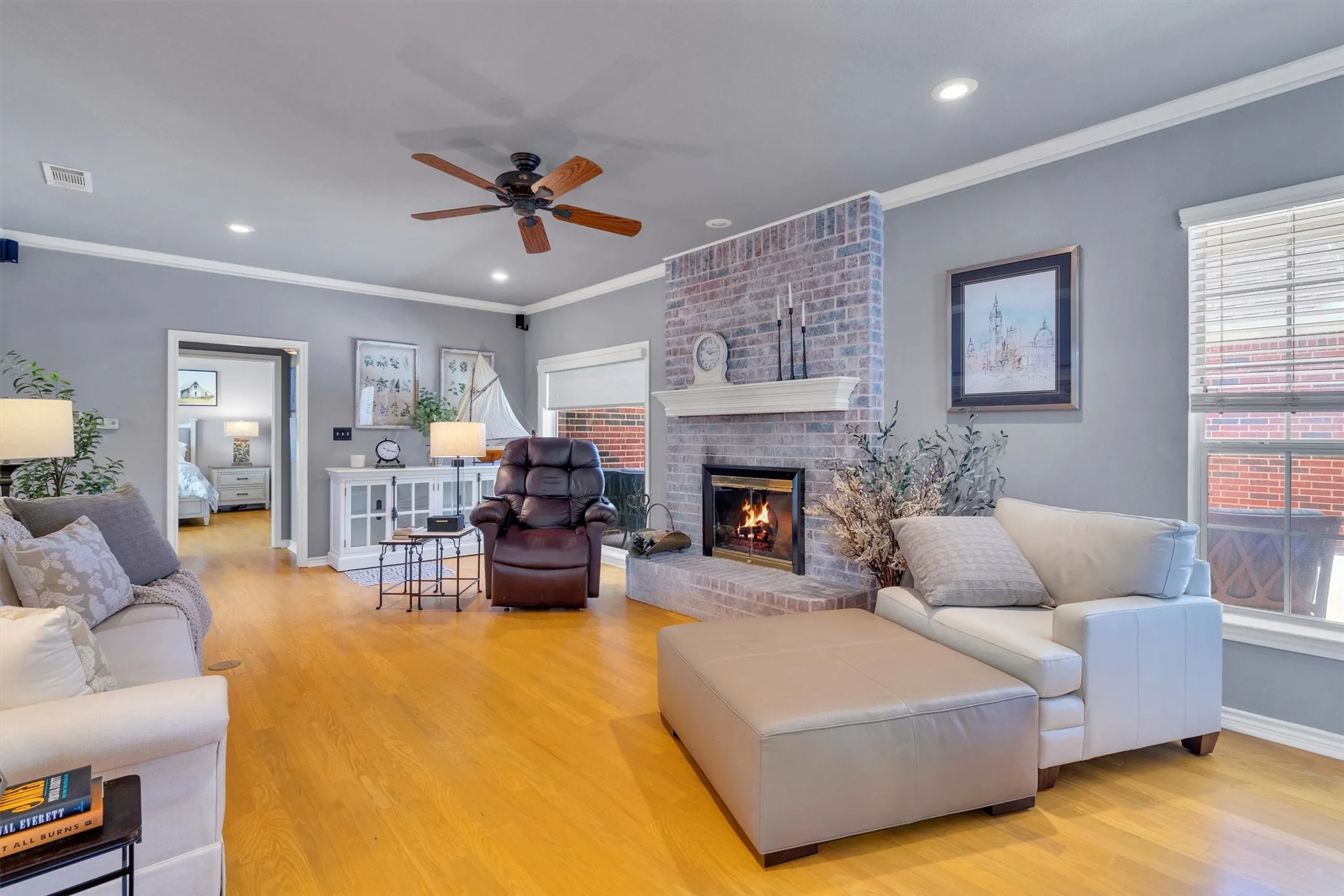 Single Family Residence For Sale in Parker County , 6206 S Fm 730, Azle, Texas 76020, 4 Bedroom, 4 Bathroom, 2 Garage spaces, 3,348 Sqft, built in 2000, Preowned, mls#21221417, Real Estate Agent in Azle, Homes For Sale in Parker county, Homes For Sale in Azle, Realtor in Azle Texas, Real Estate Brokerage Independent Realty Texas, Luminita Cordes Realtor