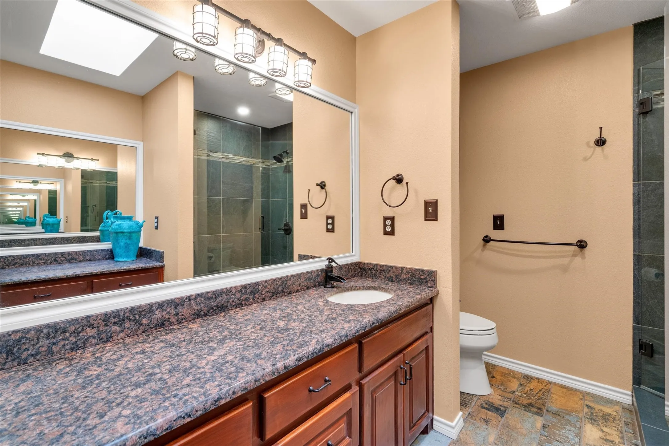 Single Family Residence For Sale in Parker County , 6206 S Fm 730, Azle, Texas 76020, 4 Bedroom, 4 Bathroom, 2 Garage spaces, 3,348 Sqft, built in 2000, Preowned, mls#21221417, Real Estate Agent in Azle, Homes For Sale in Parker county, Homes For Sale in Azle, Realtor in Azle Texas, Real Estate Brokerage Independent Realty Texas, Luminita Cordes Realtor