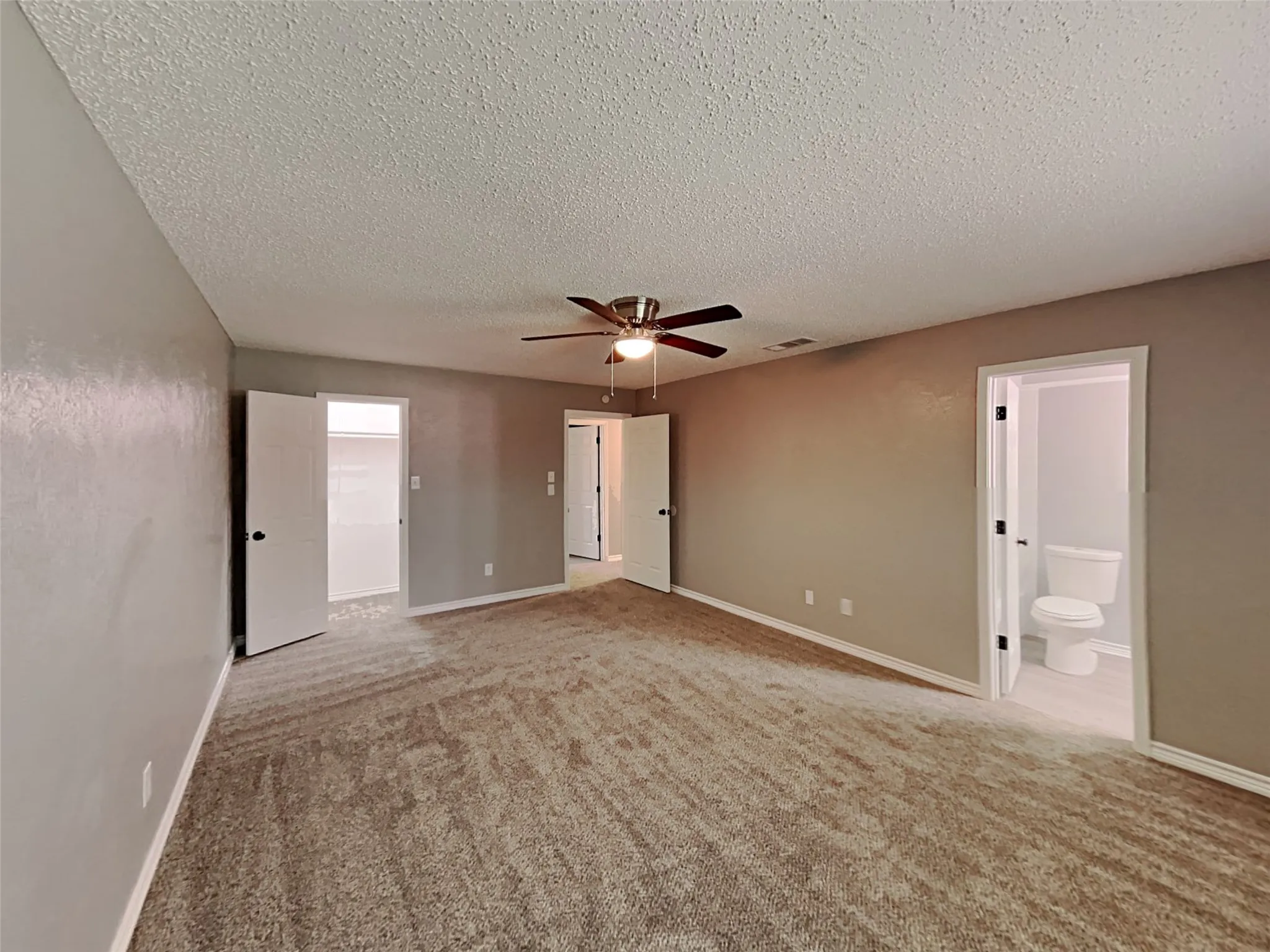 Single Family Residence For Sale in Kaufman County , 702 Redbud Drive, Forney, Texas 75126, 4 Bedroom, 2 Bathroom, 2 Garage spaces, 1,890 Sqft, built in 1979, mls#21221808, Real Estate Agent in Forney, Homes For Sale in Kaufman county, Homes For Sale in Forney, Realtor in Forney Texas, Real Estate Brokerage Independent Realty Texas, Luminita Cordes Realtor