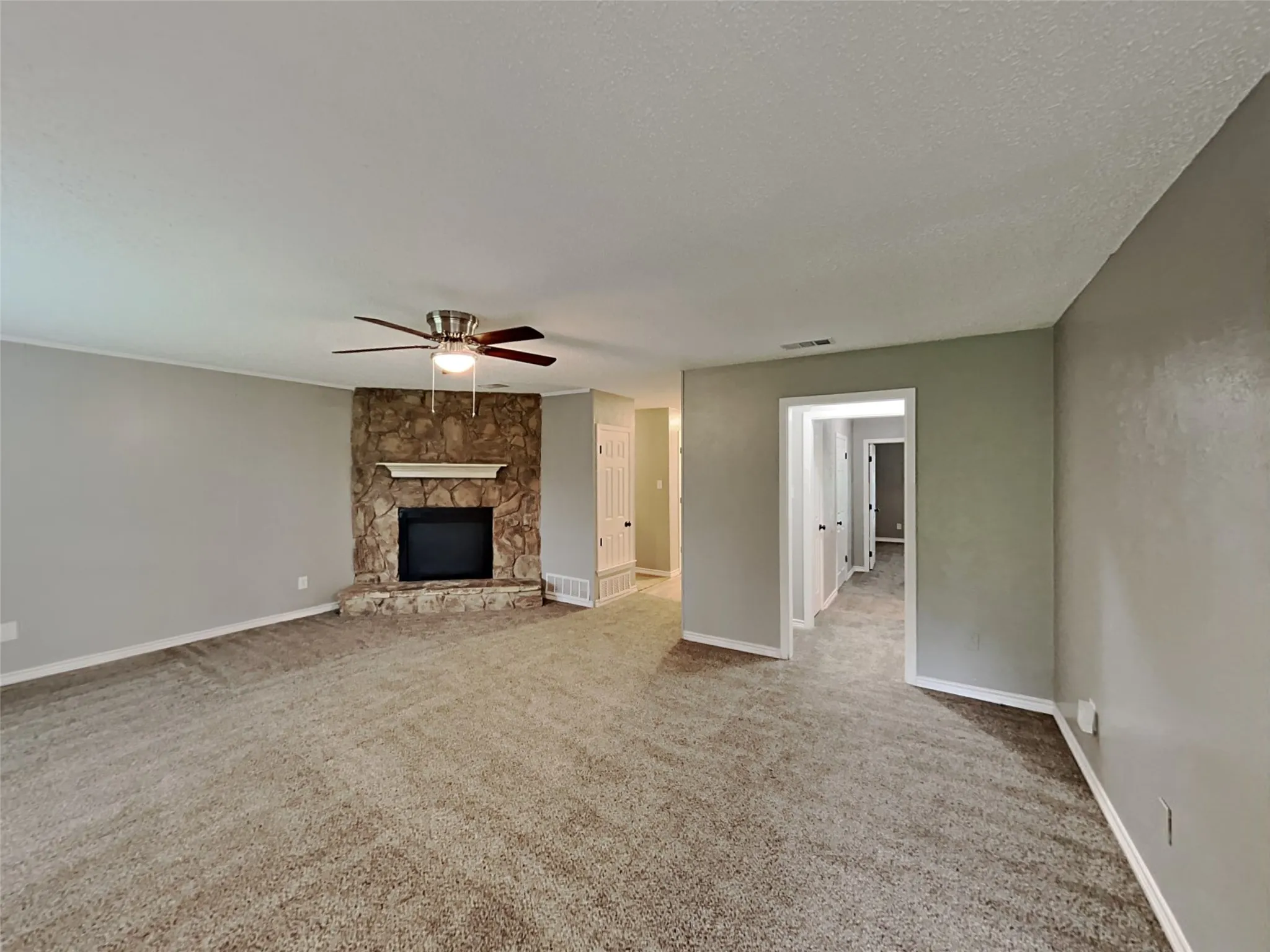 Single Family Residence For Sale in Kaufman County , 702 Redbud Drive, Forney, Texas 75126, 4 Bedroom, 2 Bathroom, 2 Garage spaces, 1,890 Sqft, built in 1979, mls#21221808, Real Estate Agent in Forney, Homes For Sale in Kaufman county, Homes For Sale in Forney, Realtor in Forney Texas, Real Estate Brokerage Independent Realty Texas, Luminita Cordes Realtor