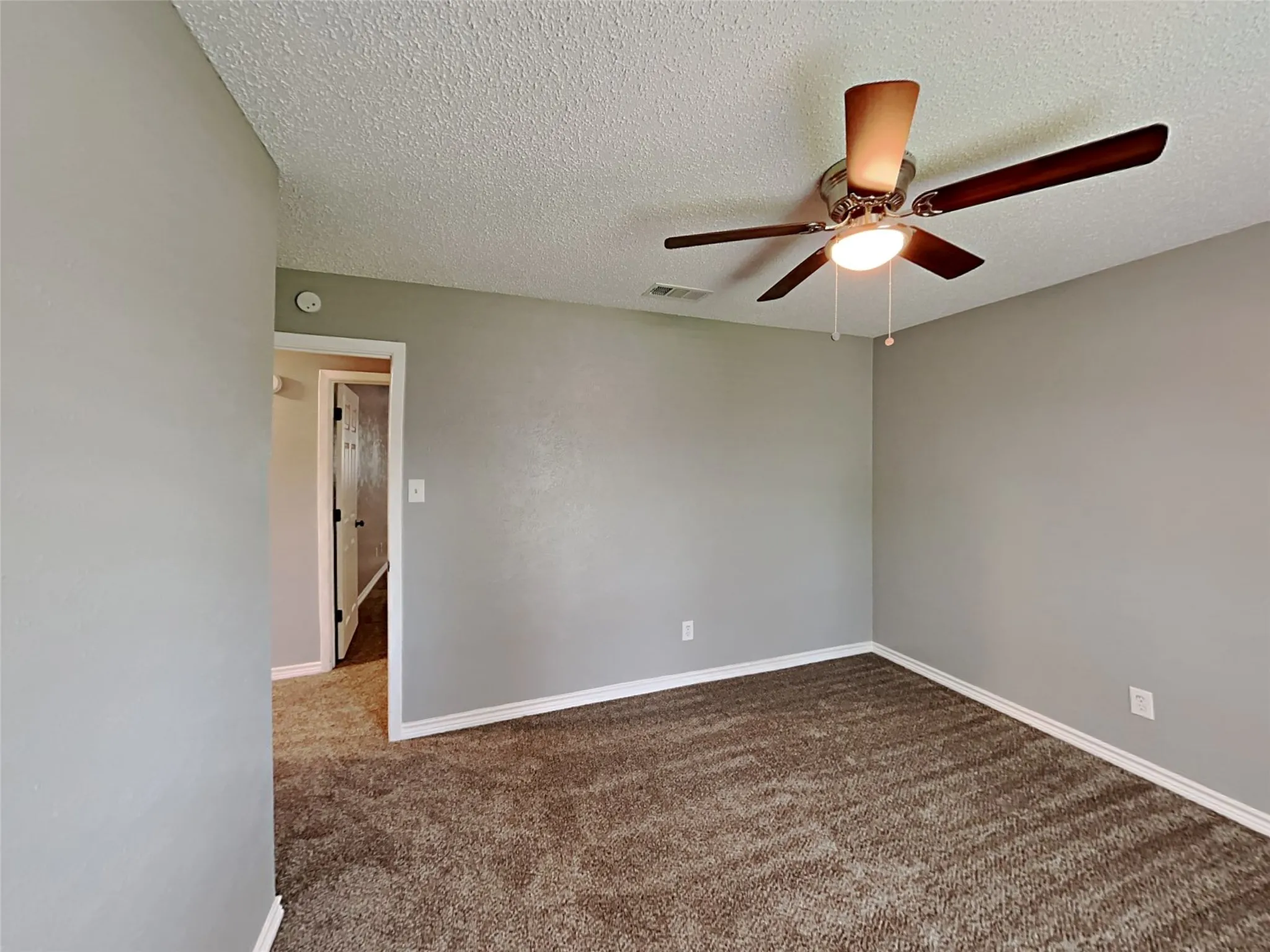 Single Family Residence For Sale in Kaufman County , 702 Redbud Drive, Forney, Texas 75126, 4 Bedroom, 2 Bathroom, 2 Garage spaces, 1,890 Sqft, built in 1979, mls#21221808, Real Estate Agent in Forney, Homes For Sale in Kaufman county, Homes For Sale in Forney, Realtor in Forney Texas, Real Estate Brokerage Independent Realty Texas, Luminita Cordes Realtor