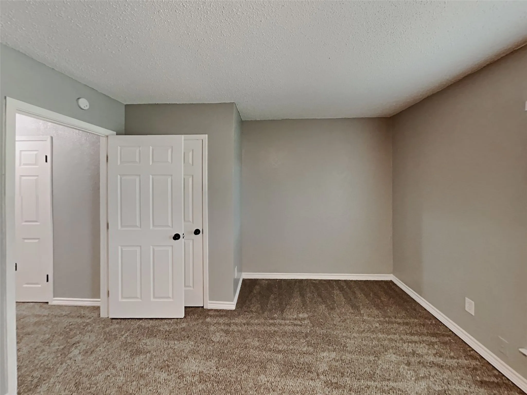 Single Family Residence For Sale in Kaufman County , 702 Redbud Drive, Forney, Texas 75126, 4 Bedroom, 2 Bathroom, 2 Garage spaces, 1,890 Sqft, built in 1979, mls#21221808, Real Estate Agent in Forney, Homes For Sale in Kaufman county, Homes For Sale in Forney, Realtor in Forney Texas, Real Estate Brokerage Independent Realty Texas, Luminita Cordes Realtor