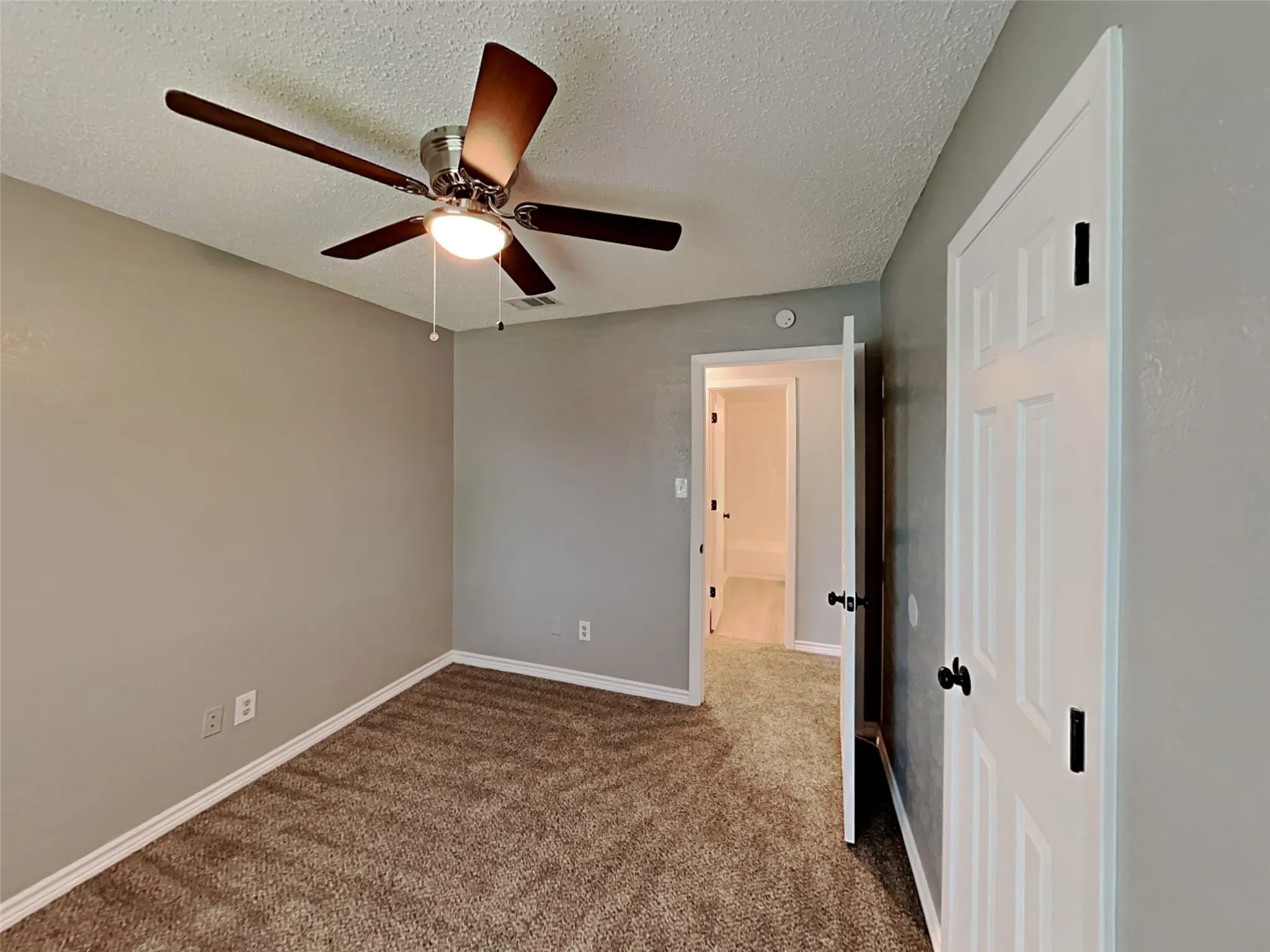 Single Family Residence For Sale in Kaufman County , 702 Redbud Drive, Forney, Texas 75126, 4 Bedroom, 2 Bathroom, 2 Garage spaces, 1,890 Sqft, built in 1979, mls#21221808, Real Estate Agent in Forney, Homes For Sale in Kaufman county, Homes For Sale in Forney, Realtor in Forney Texas, Real Estate Brokerage Independent Realty Texas, Luminita Cordes Realtor