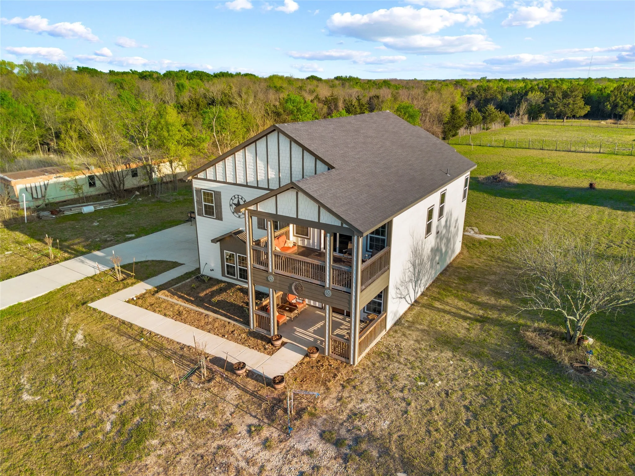 Single Family Residence For Sale in Hunt County , 641 Countess Road, Quinlan, Texas 75474, 3 Bedroom, 3 Bathroom, 2 Garage spaces, 3,200 Sqft, built in 2020, mls#21221449, Real Estate Agent in Quinlan, Homes For Sale in Hunt county, Homes For Sale in Quinlan, Realtor in Quinlan Texas, Real Estate Brokerage Independent Realty Texas, Luminita Cordes Realtor