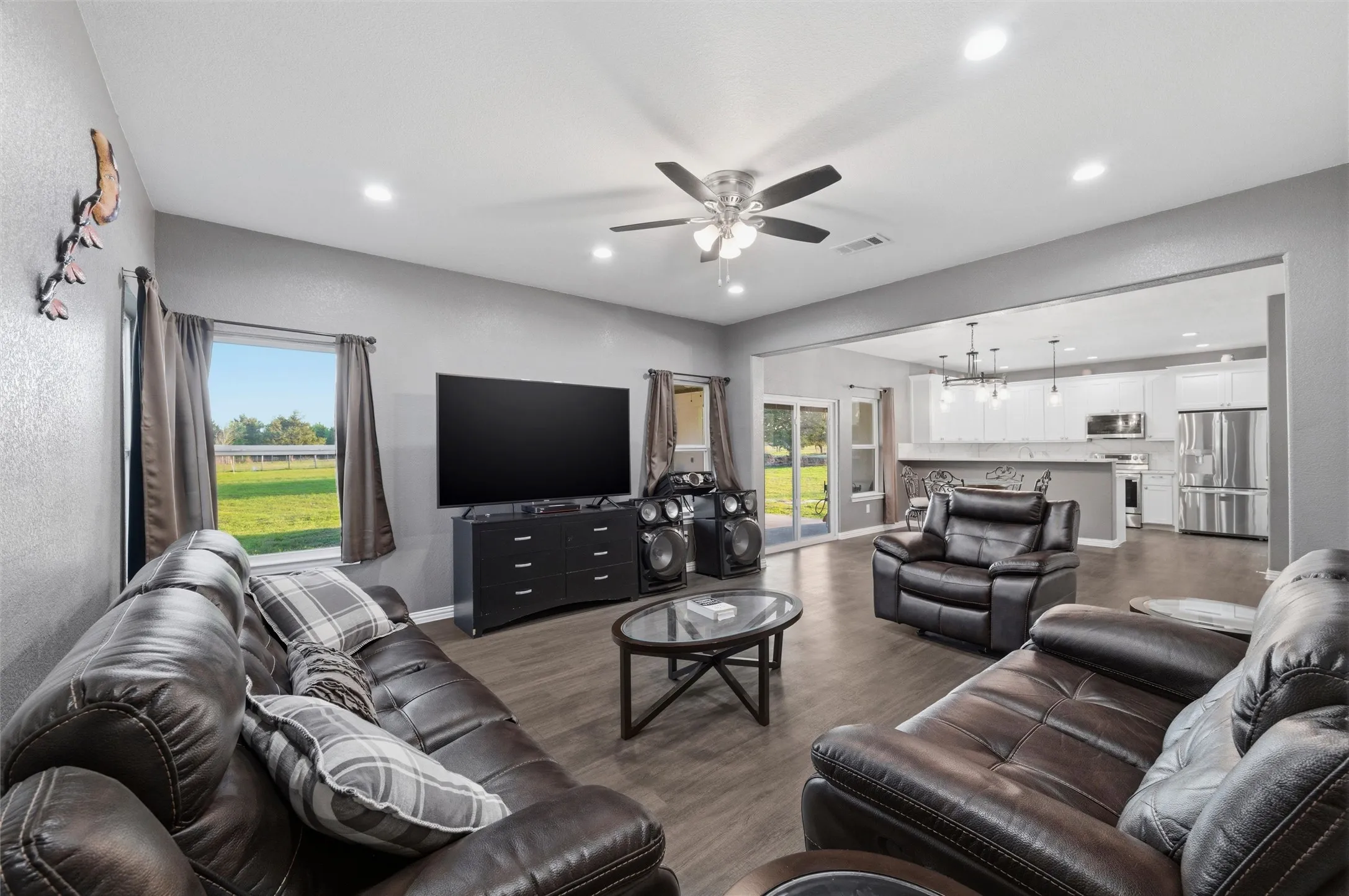Single Family Residence For Sale in Hunt County , 641 Countess Road, Quinlan, Texas 75474, 3 Bedroom, 3 Bathroom, 2 Garage spaces, 3,200 Sqft, built in 2020, mls#21221449, Real Estate Agent in Quinlan, Homes For Sale in Hunt county, Homes For Sale in Quinlan, Realtor in Quinlan Texas, Real Estate Brokerage Independent Realty Texas, Luminita Cordes Realtor
