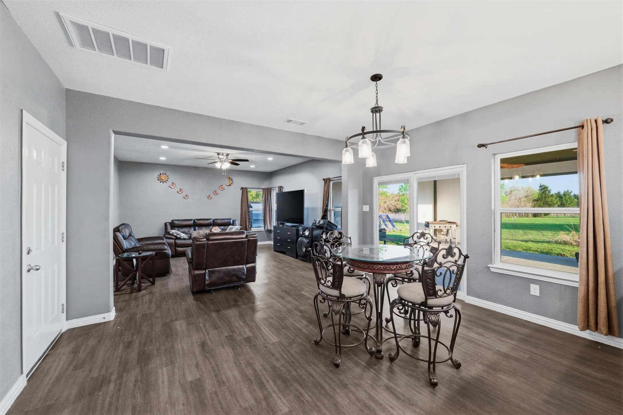 Single Family Residence For Sale in Hunt County , 641 Countess Road, Quinlan, Texas 75474, 3 Bedroom, 3 Bathroom, 2 Garage spaces, 3,200 Sqft, built in 2020, mls#21221449, Real Estate Agent in Quinlan, Homes For Sale in Hunt county, Homes For Sale in Quinlan, Realtor in Quinlan Texas, Real Estate Brokerage Independent Realty Texas, Luminita Cordes Realtor