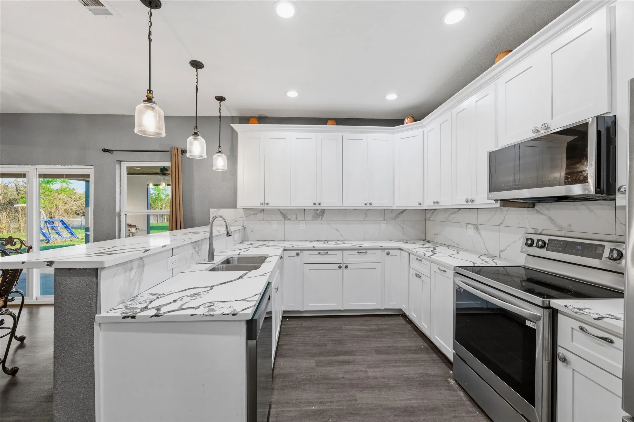 Single Family Residence For Sale in Hunt County , 641 Countess Road, Quinlan, Texas 75474, 3 Bedroom, 3 Bathroom, 2 Garage spaces, 3,200 Sqft, built in 2020, mls#21221449, Real Estate Agent in Quinlan, Homes For Sale in Hunt county, Homes For Sale in Quinlan, Realtor in Quinlan Texas, Real Estate Brokerage Independent Realty Texas, Luminita Cordes Realtor