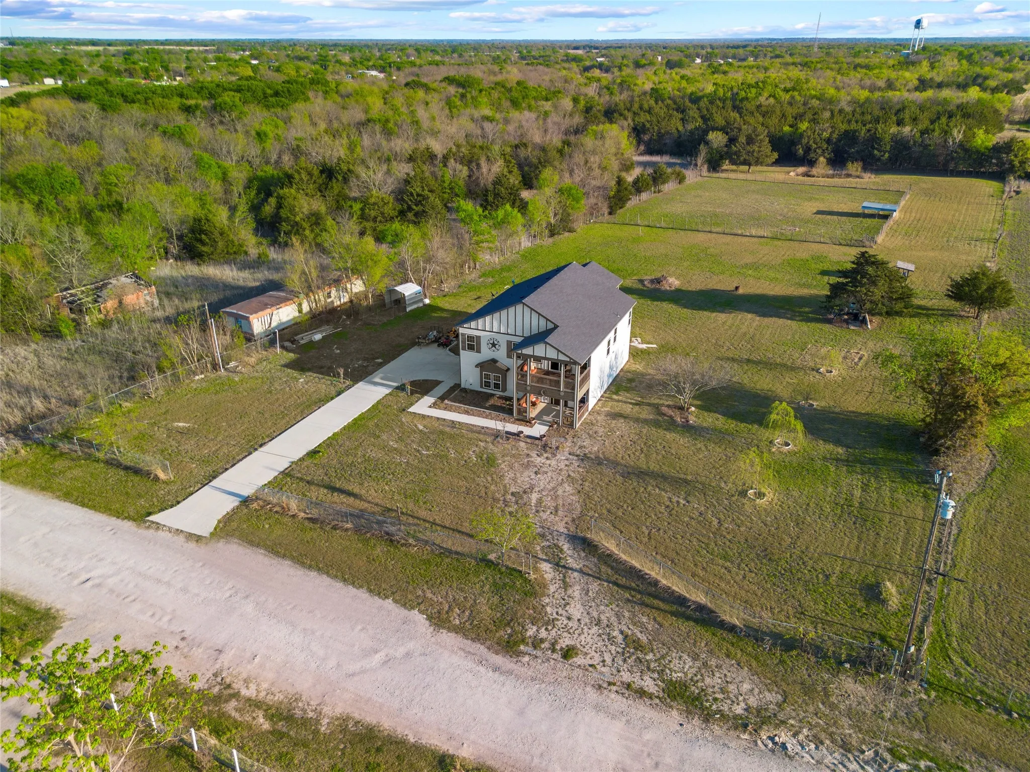 Single Family Residence For Sale in Hunt County , 641 Countess Road, Quinlan, Texas 75474, 3 Bedroom, 3 Bathroom, 2 Garage spaces, 3,200 Sqft, built in 2020, mls#21221449, Real Estate Agent in Quinlan, Homes For Sale in Hunt county, Homes For Sale in Quinlan, Realtor in Quinlan Texas, Real Estate Brokerage Independent Realty Texas, Luminita Cordes Realtor