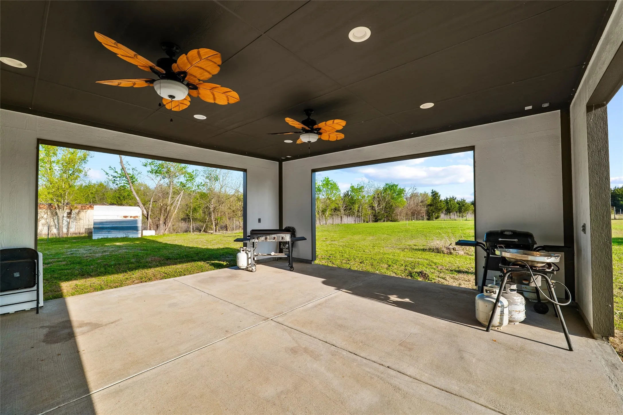 Single Family Residence For Sale in Hunt County , 641 Countess Road, Quinlan, Texas 75474, 3 Bedroom, 3 Bathroom, 2 Garage spaces, 3,200 Sqft, built in 2020, mls#21221449, Real Estate Agent in Quinlan, Homes For Sale in Hunt county, Homes For Sale in Quinlan, Realtor in Quinlan Texas, Real Estate Brokerage Independent Realty Texas, Luminita Cordes Realtor