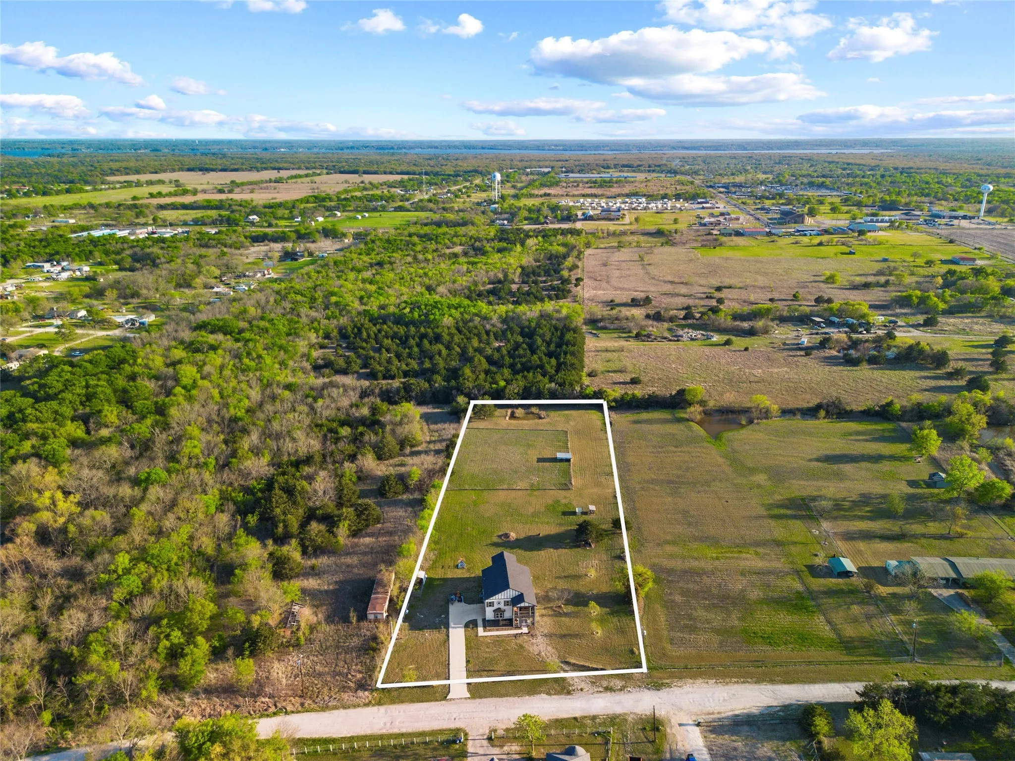 Single Family Residence For Sale in Hunt County , 641 Countess Road, Quinlan, Texas 75474, 3 Bedroom, 3 Bathroom, 2 Garage spaces, 3,200 Sqft, built in 2020, mls#21221449, Real Estate Agent in Quinlan, Homes For Sale in Hunt county, Homes For Sale in Quinlan, Realtor in Quinlan Texas, Real Estate Brokerage Independent Realty Texas, Luminita Cordes Realtor