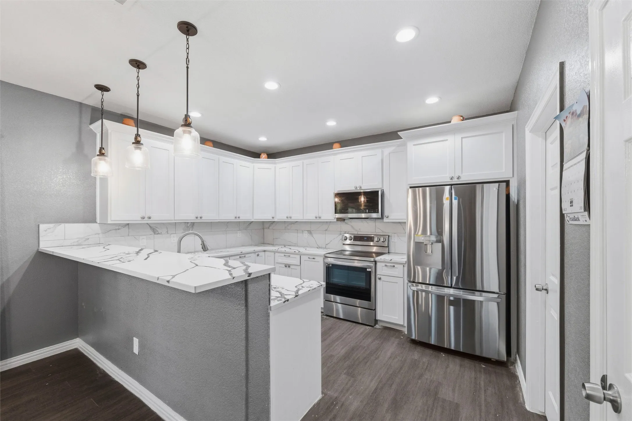 Single Family Residence For Sale in Hunt County , 641 Countess Road, Quinlan, Texas 75474, 3 Bedroom, 3 Bathroom, 2 Garage spaces, 3,200 Sqft, built in 2020, mls#21221449, Real Estate Agent in Quinlan, Homes For Sale in Hunt county, Homes For Sale in Quinlan, Realtor in Quinlan Texas, Real Estate Brokerage Independent Realty Texas, Luminita Cordes Realtor