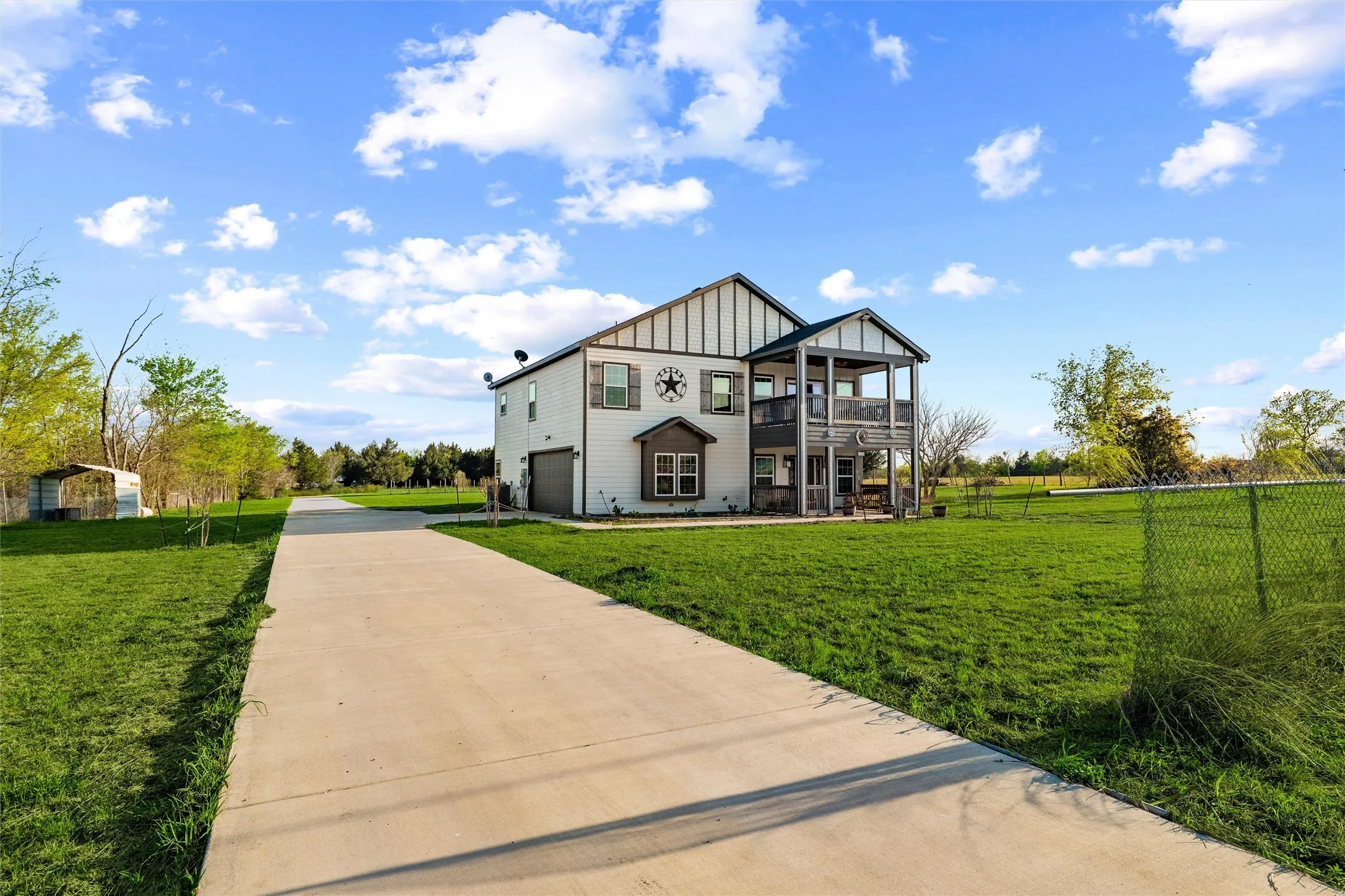 Single Family Residence For Sale in Hunt County , 641 Countess Road, Quinlan, Texas 75474, 3 Bedroom, 3 Bathroom, 2 Garage spaces, 3,200 Sqft, built in 2020, mls#21221449, Real Estate Agent in Quinlan, Homes For Sale in Hunt county, Homes For Sale in Quinlan, Realtor in Quinlan Texas, Real Estate Brokerage Independent Realty Texas, Luminita Cordes Realtor
