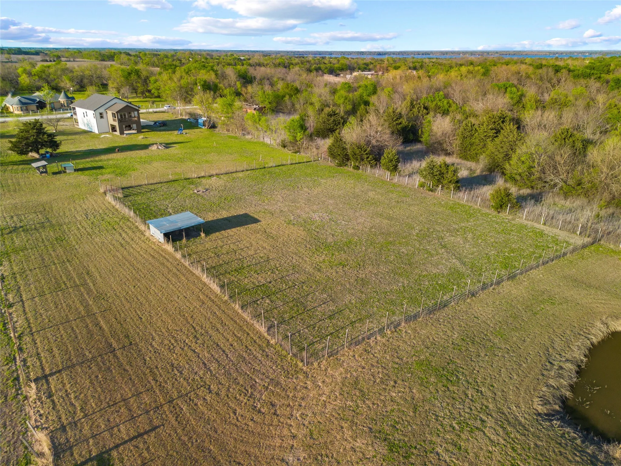Single Family Residence For Sale in Hunt County , 641 Countess Road, Quinlan, Texas 75474, 3 Bedroom, 3 Bathroom, 2 Garage spaces, 3,200 Sqft, built in 2020, mls#21221449, Real Estate Agent in Quinlan, Homes For Sale in Hunt county, Homes For Sale in Quinlan, Realtor in Quinlan Texas, Real Estate Brokerage Independent Realty Texas, Luminita Cordes Realtor