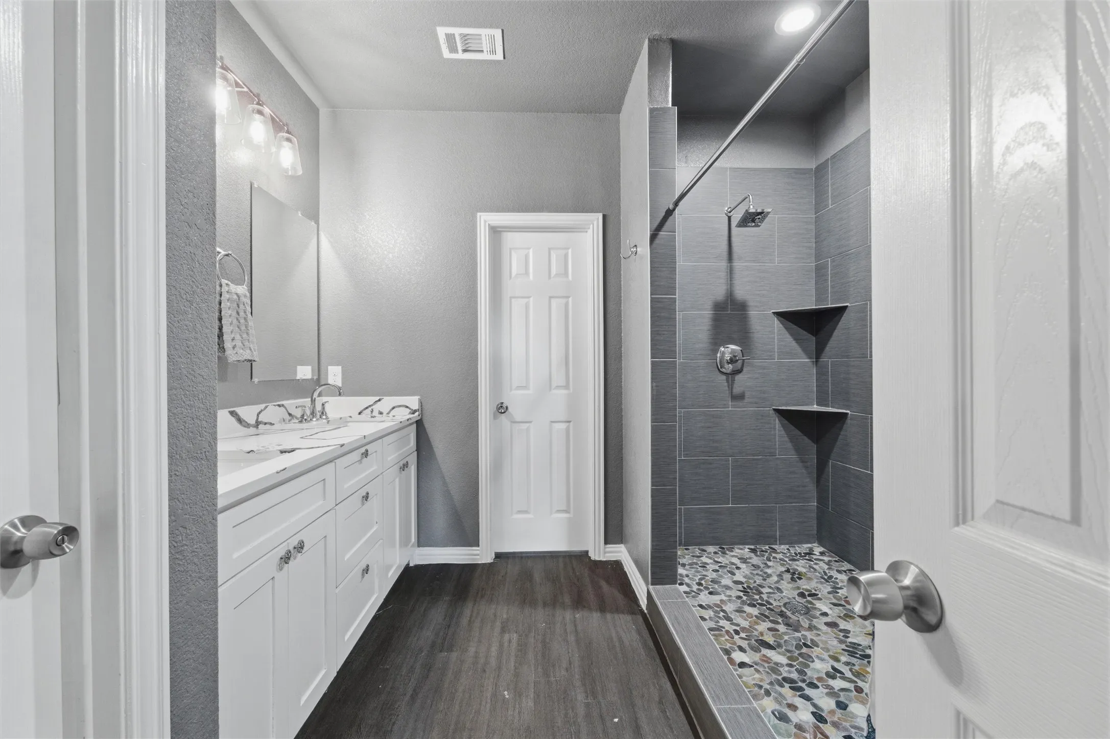 Single Family Residence For Sale in Hunt County , 641 Countess Road, Quinlan, Texas 75474, 3 Bedroom, 3 Bathroom, 2 Garage spaces, 3,200 Sqft, built in 2020, mls#21221449, Real Estate Agent in Quinlan, Homes For Sale in Hunt county, Homes For Sale in Quinlan, Realtor in Quinlan Texas, Real Estate Brokerage Independent Realty Texas, Luminita Cordes Realtor