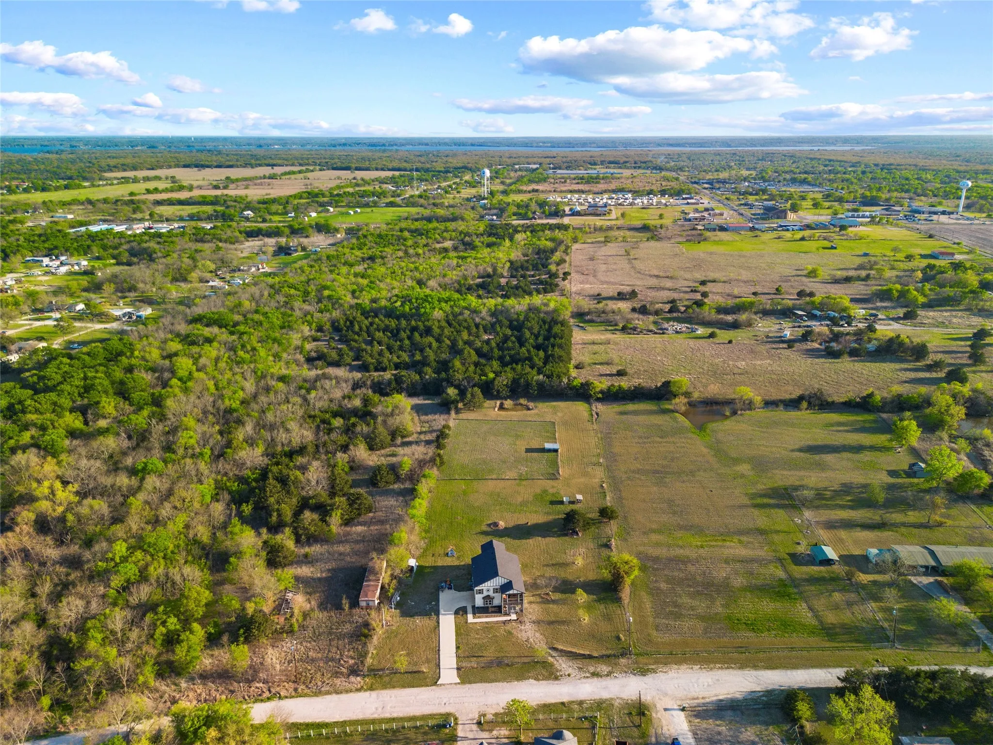 Single Family Residence For Sale in Hunt County , 641 Countess Road, Quinlan, Texas 75474, 3 Bedroom, 3 Bathroom, 2 Garage spaces, 3,200 Sqft, built in 2020, mls#21221449, Real Estate Agent in Quinlan, Homes For Sale in Hunt county, Homes For Sale in Quinlan, Realtor in Quinlan Texas, Real Estate Brokerage Independent Realty Texas, Luminita Cordes Realtor