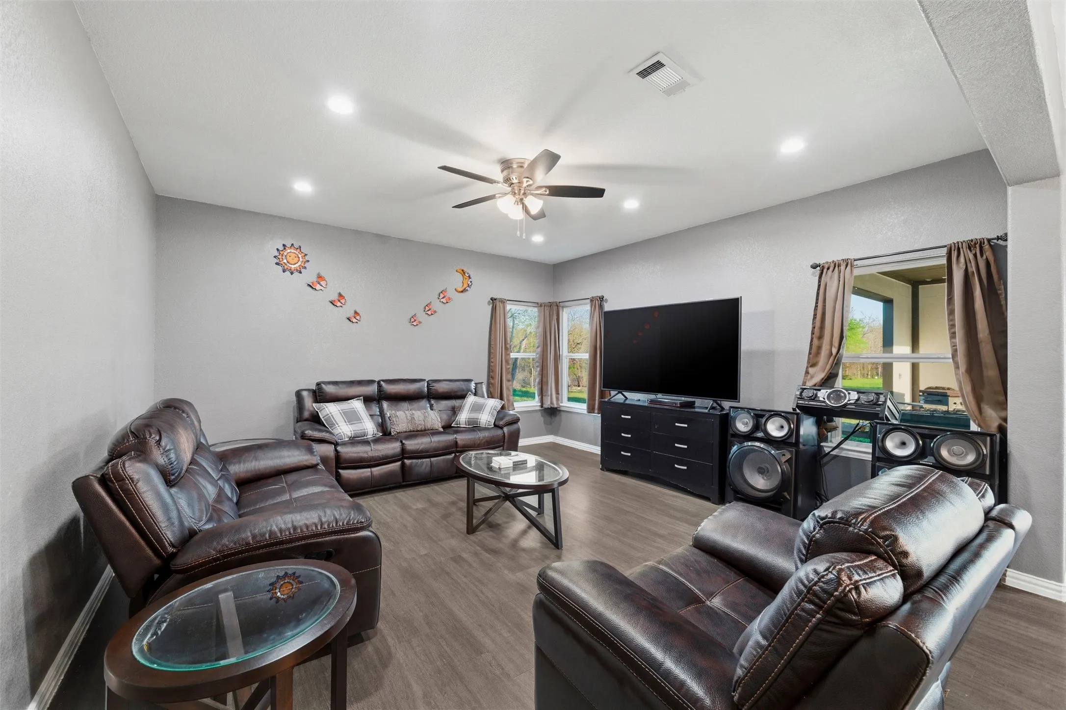 Single Family Residence For Sale in Hunt County , 641 Countess Road, Quinlan, Texas 75474, 3 Bedroom, 3 Bathroom, 2 Garage spaces, 3,200 Sqft, built in 2020, mls#21221449, Real Estate Agent in Quinlan, Homes For Sale in Hunt county, Homes For Sale in Quinlan, Realtor in Quinlan Texas, Real Estate Brokerage Independent Realty Texas, Luminita Cordes Realtor
