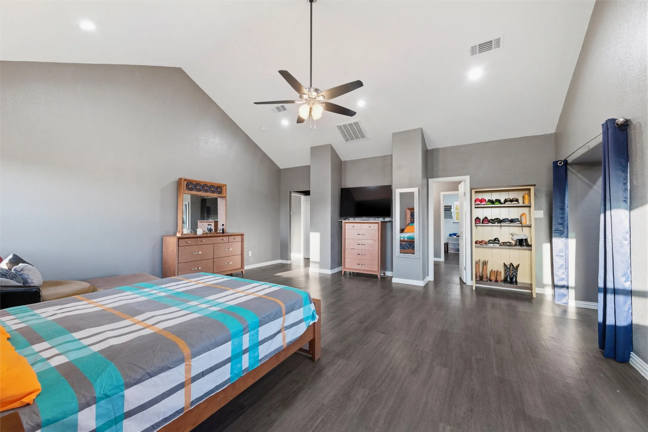 Single Family Residence For Sale in Hunt County , 641 Countess Road, Quinlan, Texas 75474, 3 Bedroom, 3 Bathroom, 2 Garage spaces, 3,200 Sqft, built in 2020, mls#21221449, Real Estate Agent in Quinlan, Homes For Sale in Hunt county, Homes For Sale in Quinlan, Realtor in Quinlan Texas, Real Estate Brokerage Independent Realty Texas, Luminita Cordes Realtor