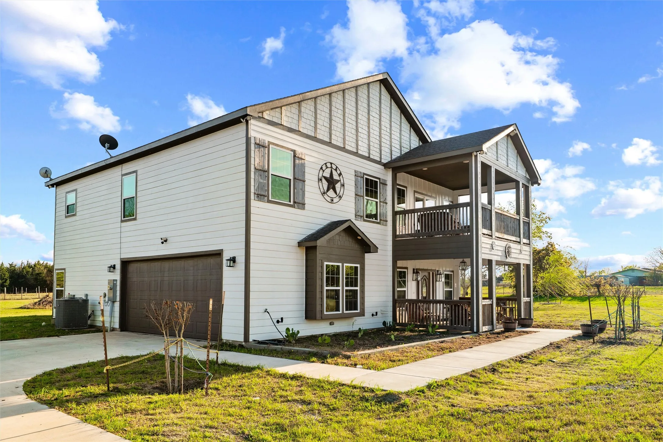 Single Family Residence For Sale in Hunt County , 641 Countess Road, Quinlan, Texas 75474, 3 Bedroom, 3 Bathroom, 2 Garage spaces, 3,200 Sqft, built in 2020, mls#21221449, Real Estate Agent in Quinlan, Homes For Sale in Hunt county, Homes For Sale in Quinlan, Realtor in Quinlan Texas, Real Estate Brokerage Independent Realty Texas, Luminita Cordes Realtor