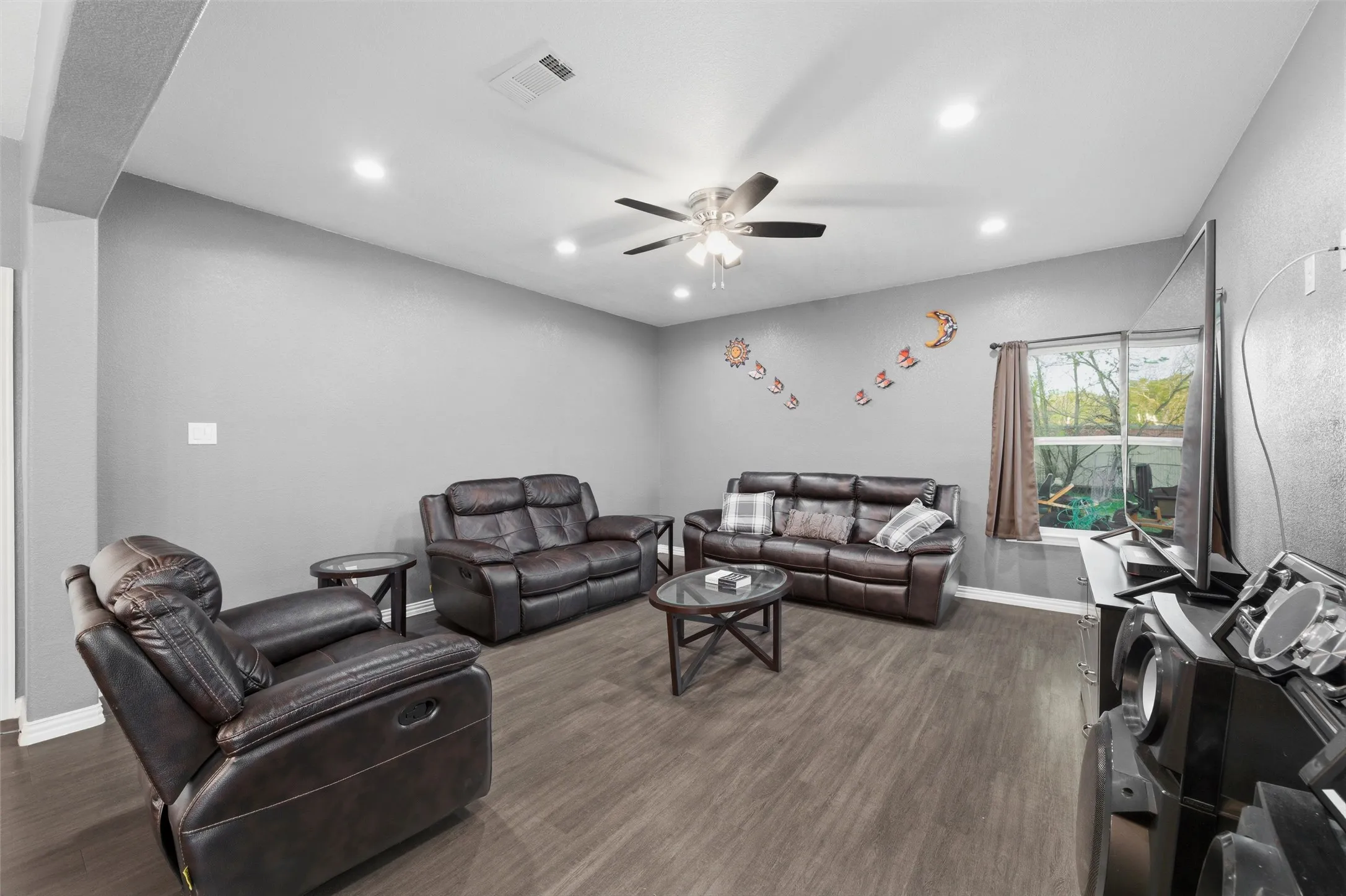 Single Family Residence For Sale in Hunt County , 641 Countess Road, Quinlan, Texas 75474, 3 Bedroom, 3 Bathroom, 2 Garage spaces, 3,200 Sqft, built in 2020, mls#21221449, Real Estate Agent in Quinlan, Homes For Sale in Hunt county, Homes For Sale in Quinlan, Realtor in Quinlan Texas, Real Estate Brokerage Independent Realty Texas, Luminita Cordes Realtor