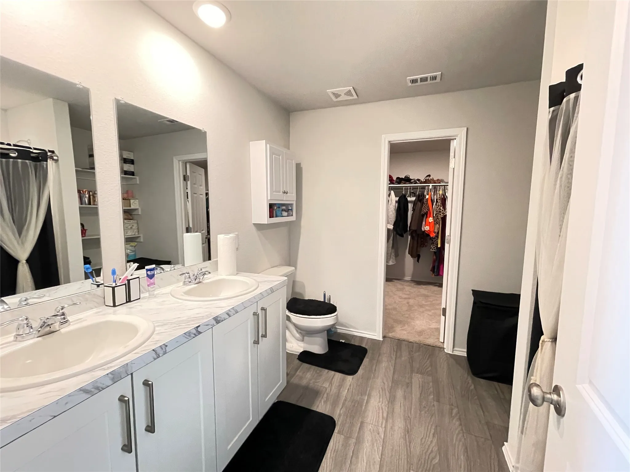 Single Family Residence For Sale in Henderson County , 408 Parker Oaks Drive, Chandler, Texas 75758, 6 Bedroom, 4 Bathroom, 2 Garage spaces, 4,121 Sqft, built in 2024, Preowned, mls#21216945, Real Estate Agent in Chandler, Homes For Sale in Henderson county, Homes For Sale in Chandler, Realtor in Chandler Texas, Real Estate Brokerage Independent Realty Texas, Luminita Cordes Realtor