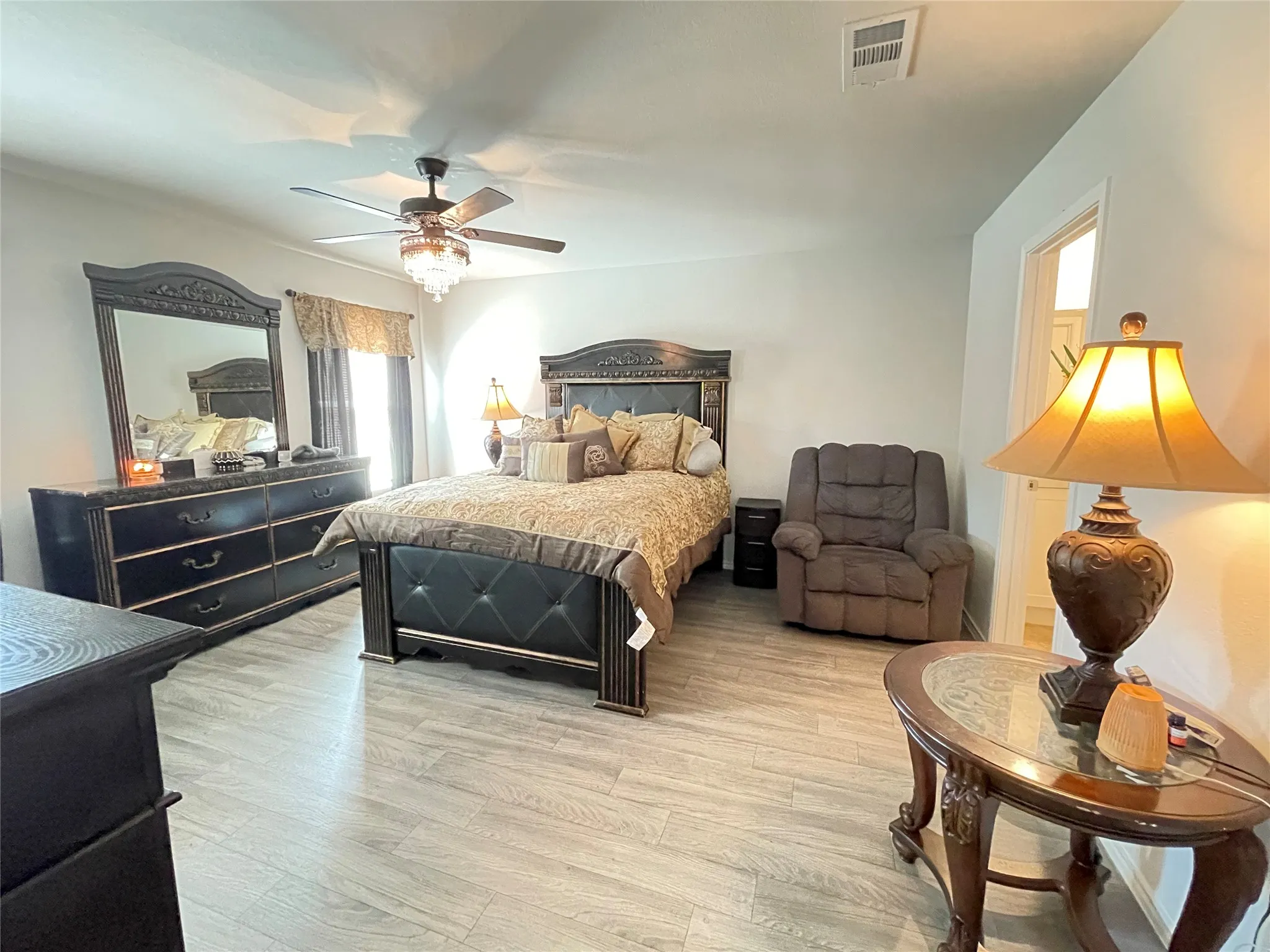 Single Family Residence For Sale in Henderson County , 408 Parker Oaks Drive, Chandler, Texas 75758, 6 Bedroom, 4 Bathroom, 2 Garage spaces, 4,121 Sqft, built in 2024, Preowned, mls#21216945, Real Estate Agent in Chandler, Homes For Sale in Henderson county, Homes For Sale in Chandler, Realtor in Chandler Texas, Real Estate Brokerage Independent Realty Texas, Luminita Cordes Realtor