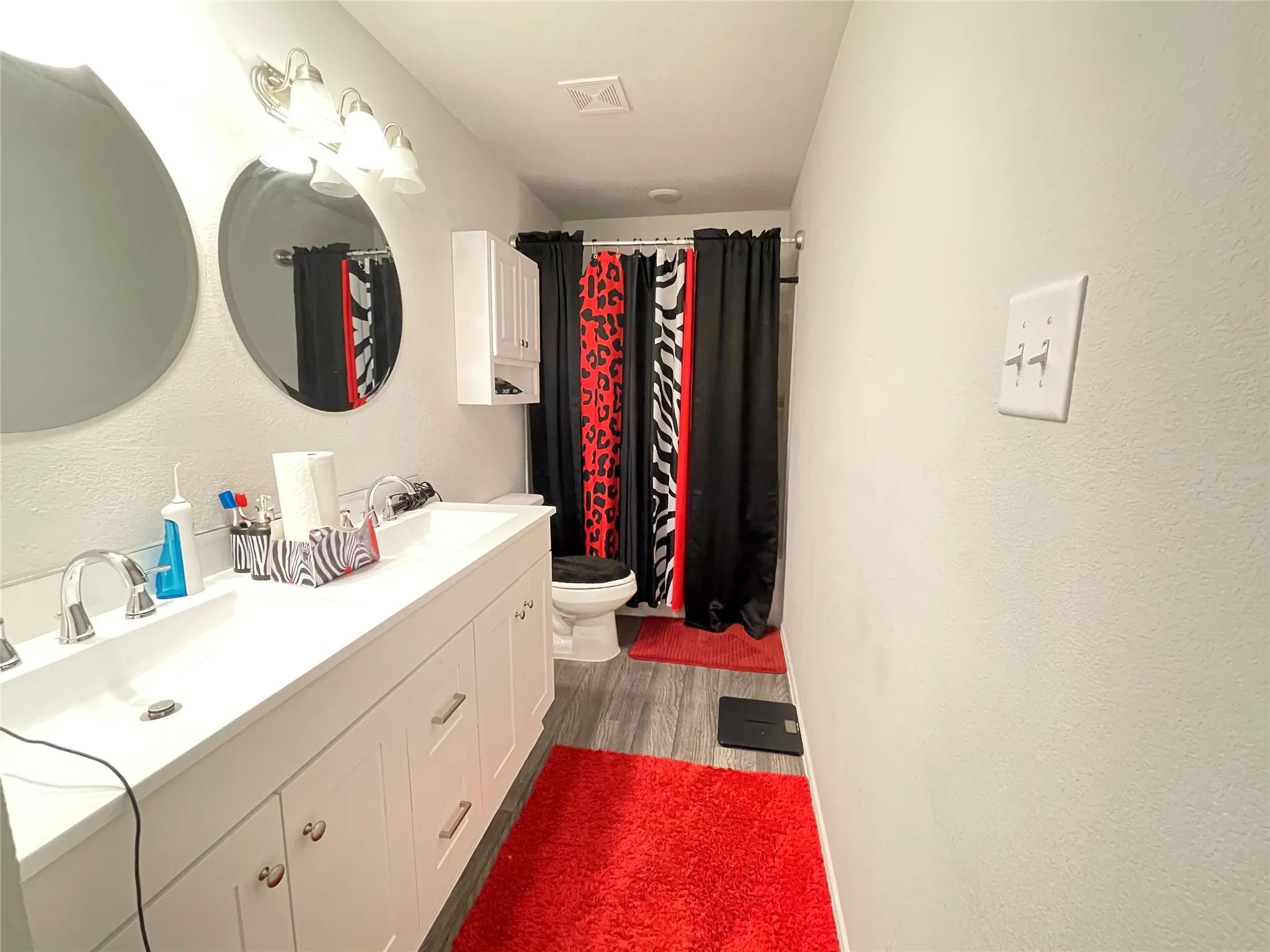 Single Family Residence For Sale in Henderson County , 408 Parker Oaks Drive, Chandler, Texas 75758, 6 Bedroom, 4 Bathroom, 2 Garage spaces, 4,121 Sqft, built in 2024, Preowned, mls#21216945, Real Estate Agent in Chandler, Homes For Sale in Henderson county, Homes For Sale in Chandler, Realtor in Chandler Texas, Real Estate Brokerage Independent Realty Texas, Luminita Cordes Realtor