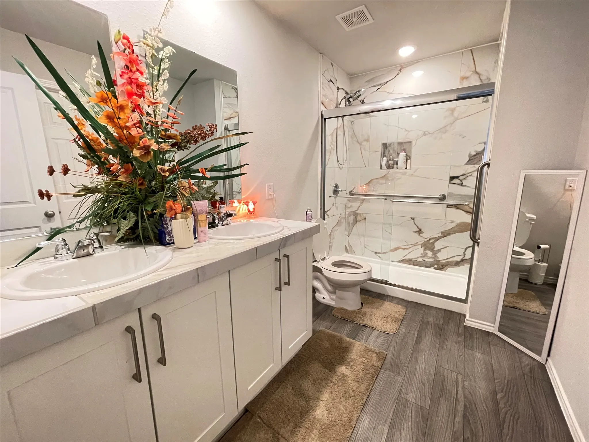 Single Family Residence For Sale in Henderson County , 408 Parker Oaks Drive, Chandler, Texas 75758, 6 Bedroom, 4 Bathroom, 2 Garage spaces, 4,121 Sqft, built in 2024, Preowned, mls#21216945, Real Estate Agent in Chandler, Homes For Sale in Henderson county, Homes For Sale in Chandler, Realtor in Chandler Texas, Real Estate Brokerage Independent Realty Texas, Luminita Cordes Realtor