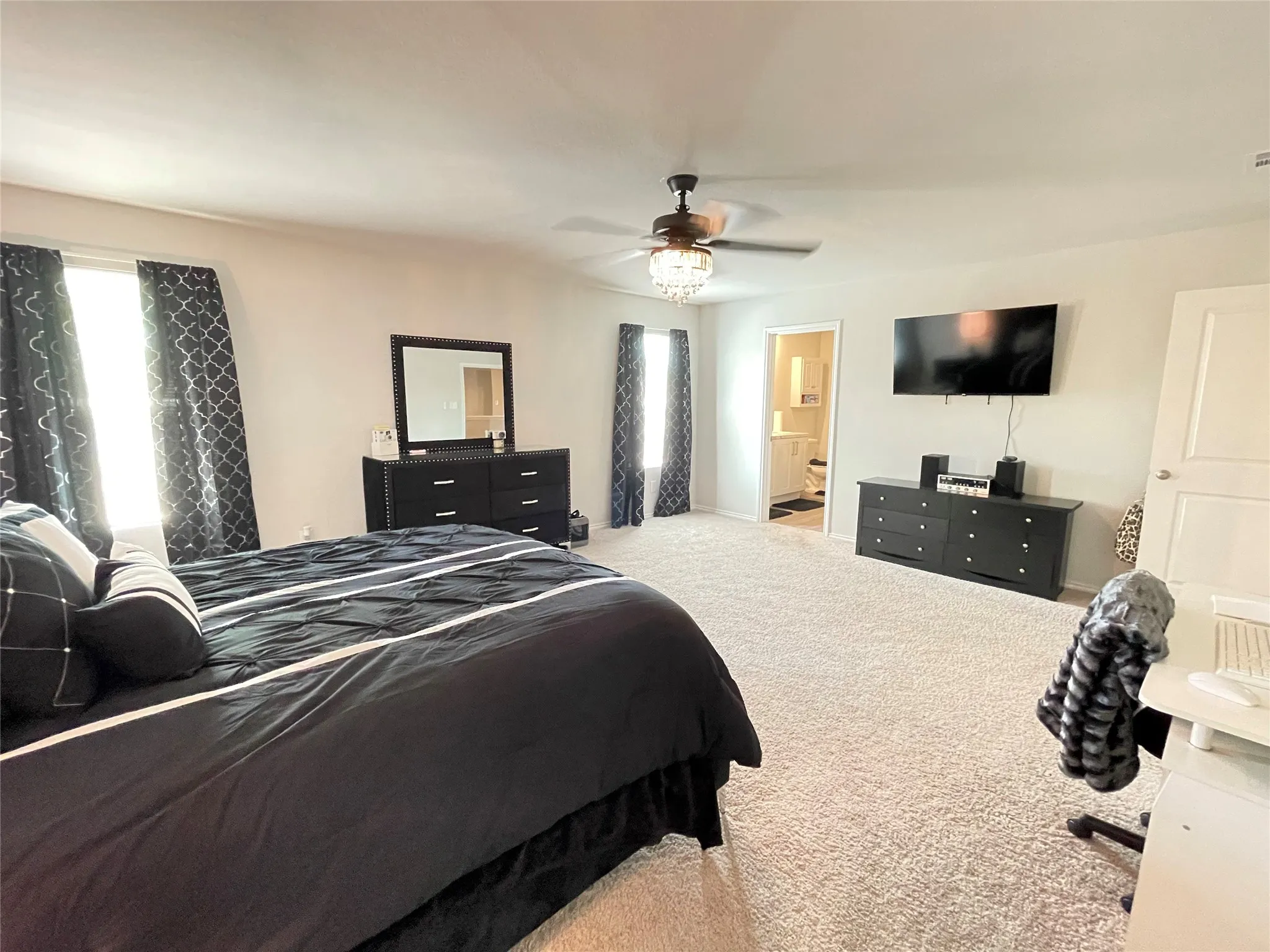 Single Family Residence For Sale in Henderson County , 408 Parker Oaks Drive, Chandler, Texas 75758, 6 Bedroom, 4 Bathroom, 2 Garage spaces, 4,121 Sqft, built in 2024, Preowned, mls#21216945, Real Estate Agent in Chandler, Homes For Sale in Henderson county, Homes For Sale in Chandler, Realtor in Chandler Texas, Real Estate Brokerage Independent Realty Texas, Luminita Cordes Realtor