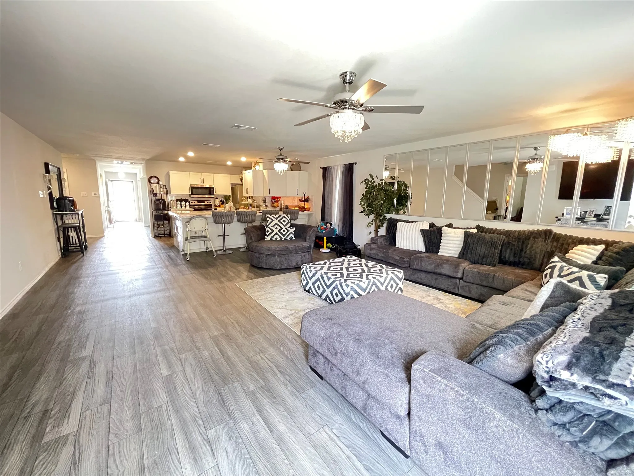 Single Family Residence For Sale in Henderson County , 408 Parker Oaks Drive, Chandler, Texas 75758, 6 Bedroom, 4 Bathroom, 2 Garage spaces, 4,121 Sqft, built in 2024, Preowned, mls#21216945, Real Estate Agent in Chandler, Homes For Sale in Henderson county, Homes For Sale in Chandler, Realtor in Chandler Texas, Real Estate Brokerage Independent Realty Texas, Luminita Cordes Realtor