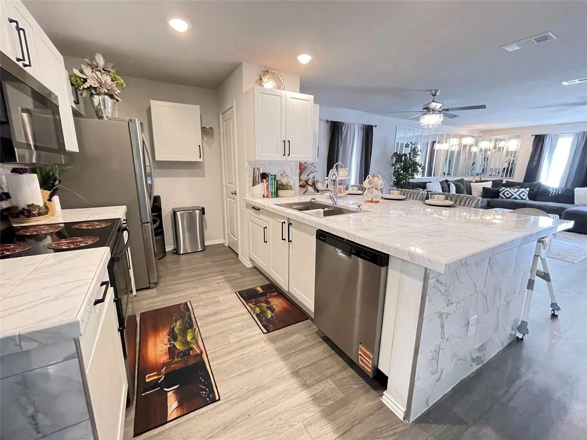 Single Family Residence For Sale in Henderson County , 408 Parker Oaks Drive, Chandler, Texas 75758, 6 Bedroom, 4 Bathroom, 2 Garage spaces, 4,121 Sqft, built in 2024, Preowned, mls#21216945, Real Estate Agent in Chandler, Homes For Sale in Henderson county, Homes For Sale in Chandler, Realtor in Chandler Texas, Real Estate Brokerage Independent Realty Texas, Luminita Cordes Realtor