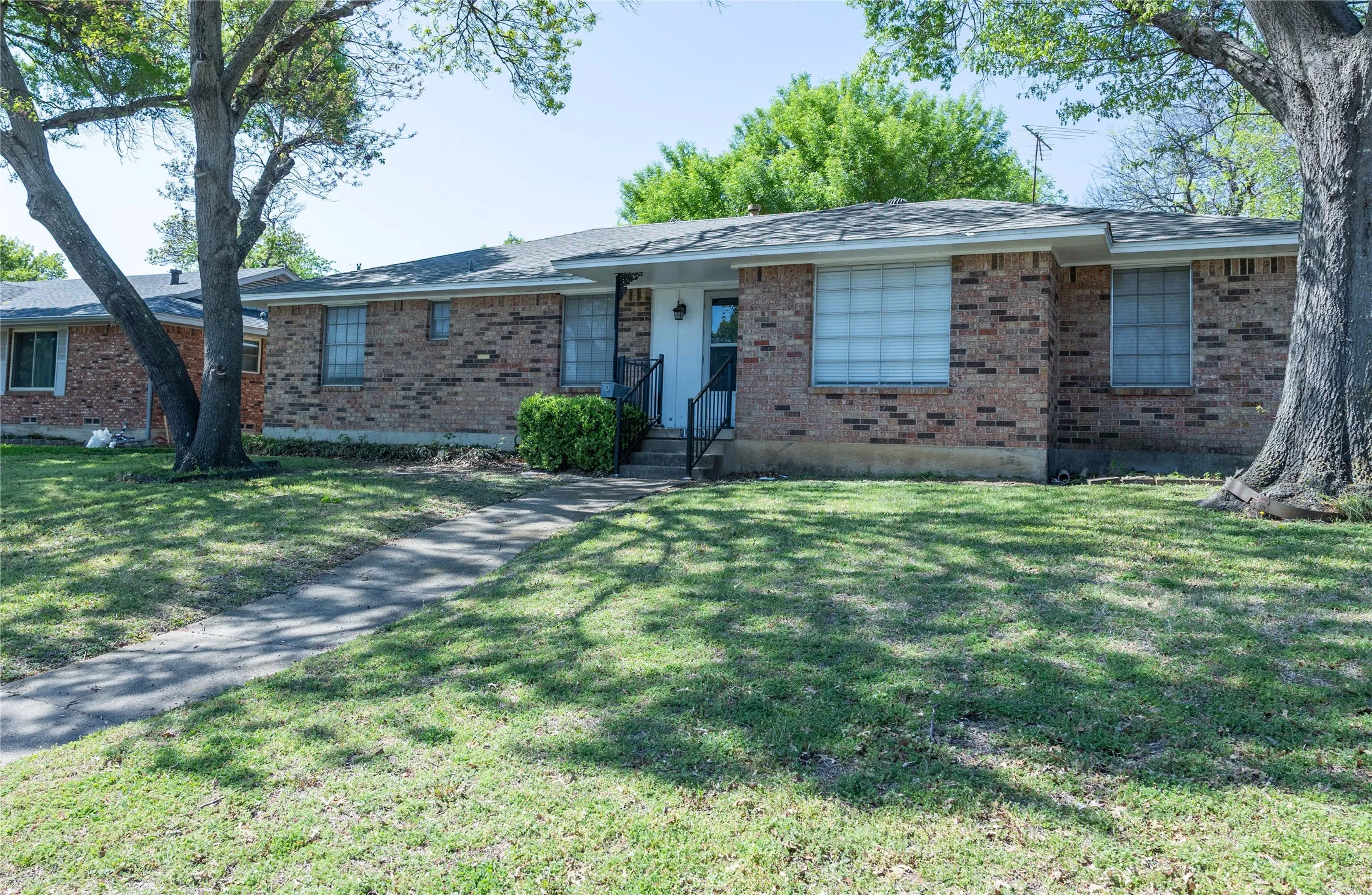 Single Family Residence For Sale in Dallas County , 1860 Meadow Valley Lane, Dallas, Texas 75232, 3 Bedroom, 2 Bathroom, 2 Garage spaces, 1,725 Sqft, built in 1965, mls#21221475, Real Estate Agent in Dallas, Homes For Sale in Dallas county, Homes For Sale in Dallas, Realtor in Dallas Texas, Real Estate Brokerage Independent Realty Texas, Luminita Cordes Realtor
