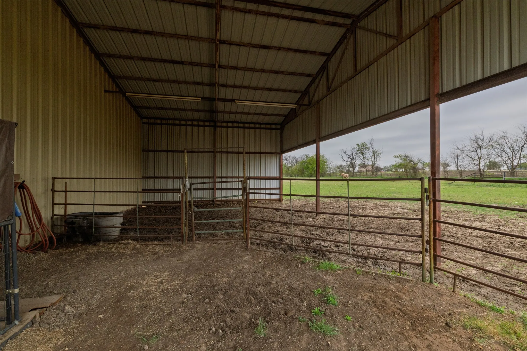 Farm For Sale in Denton County , 13435 Jackson Road, Krum, Texas 76249, 4 Bedroom, 4 Bathroom, 2 Garage spaces, 2,400 Sqft, built in 2000, mls#21221869, Real Estate Agent in Krum, Homes For Sale in Denton county, Homes For Sale in Krum, Realtor in Krum Texas, Real Estate Brokerage Independent Realty Texas, Luminita Cordes Realtor