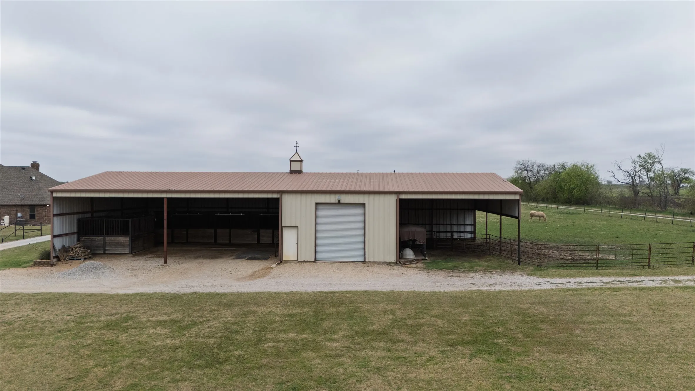 Farm For Sale in Denton County , 13435 Jackson Road, Krum, Texas 76249, 4 Bedroom, 4 Bathroom, 2 Garage spaces, 2,400 Sqft, built in 2000, mls#21221869, Real Estate Agent in Krum, Homes For Sale in Denton county, Homes For Sale in Krum, Realtor in Krum Texas, Real Estate Brokerage Independent Realty Texas, Luminita Cordes Realtor