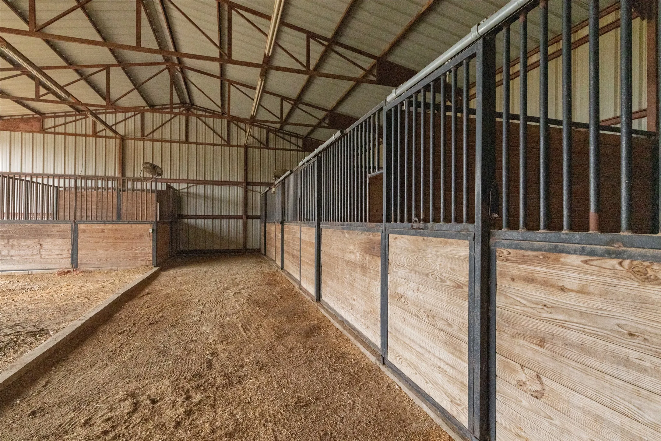 Farm For Sale in Denton County , 13435 Jackson Road, Krum, Texas 76249, 4 Bedroom, 4 Bathroom, 2 Garage spaces, 2,400 Sqft, built in 2000, mls#21221869, Real Estate Agent in Krum, Homes For Sale in Denton county, Homes For Sale in Krum, Realtor in Krum Texas, Real Estate Brokerage Independent Realty Texas, Luminita Cordes Realtor