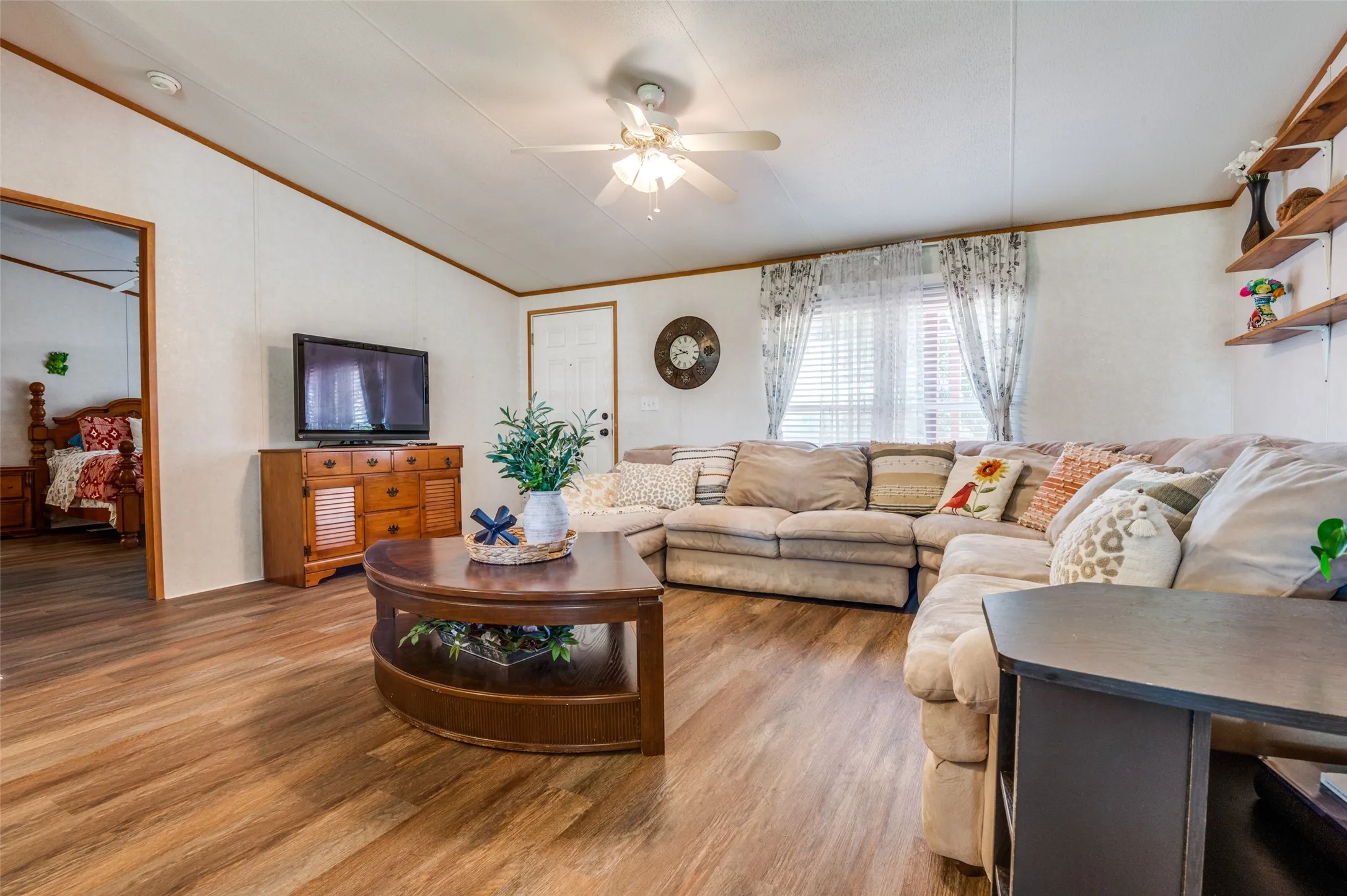 Farm For Sale in Navarro County , 9121 NE County Road 2170, Powell, Texas 75153, 3 Bedroom, 2 Bathroom, Garage spaces, 1,512 Sqft, built in 2005, Preowned, mls#21221645, Real Estate Agent in Powell, Homes For Sale in Navarro county, Homes For Sale in Powell, Realtor in Powell Texas, Real Estate Brokerage Independent Realty Texas, Luminita Cordes Realtor